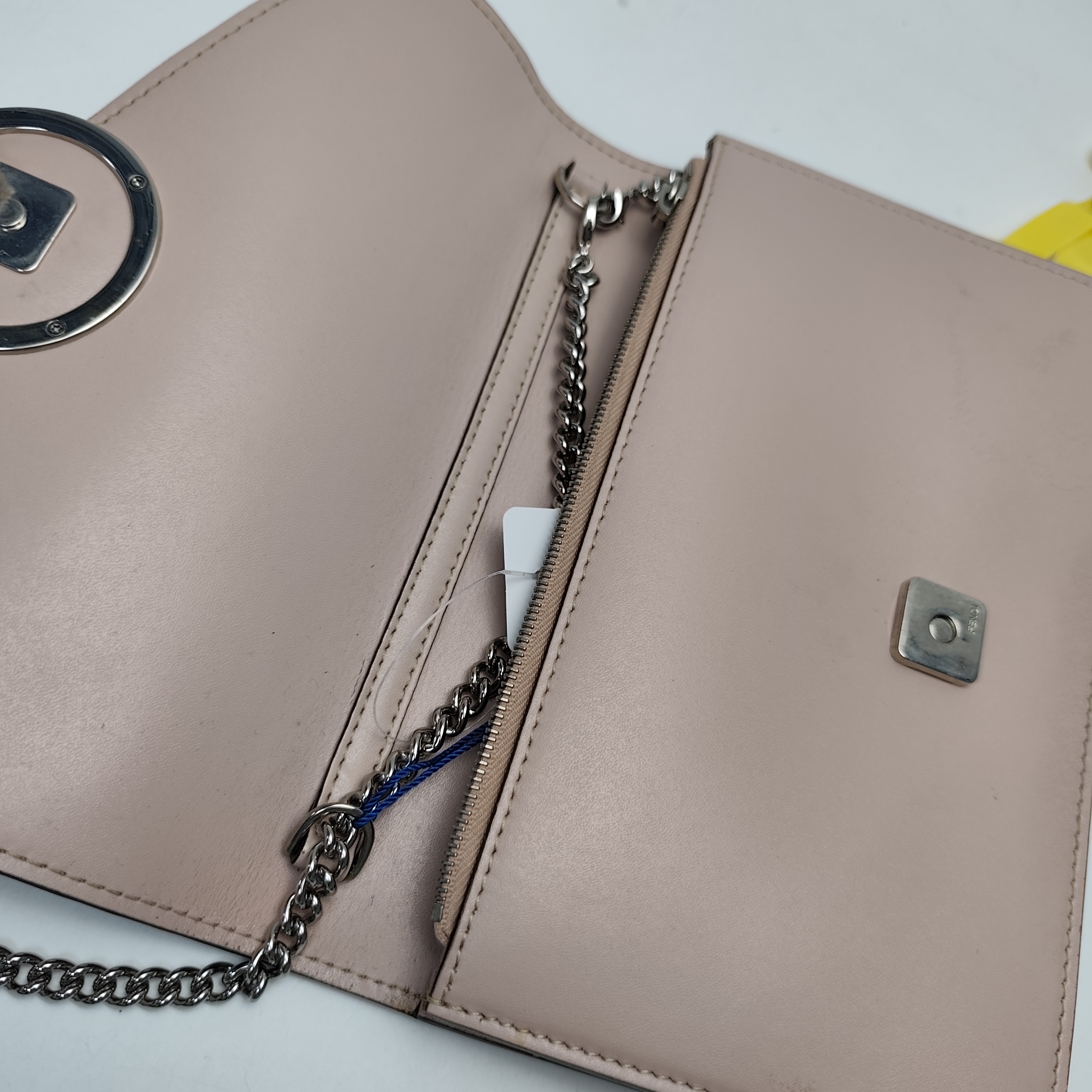 【*Shipped from: China*】FENDI Leather Shoulder Bag — view 7