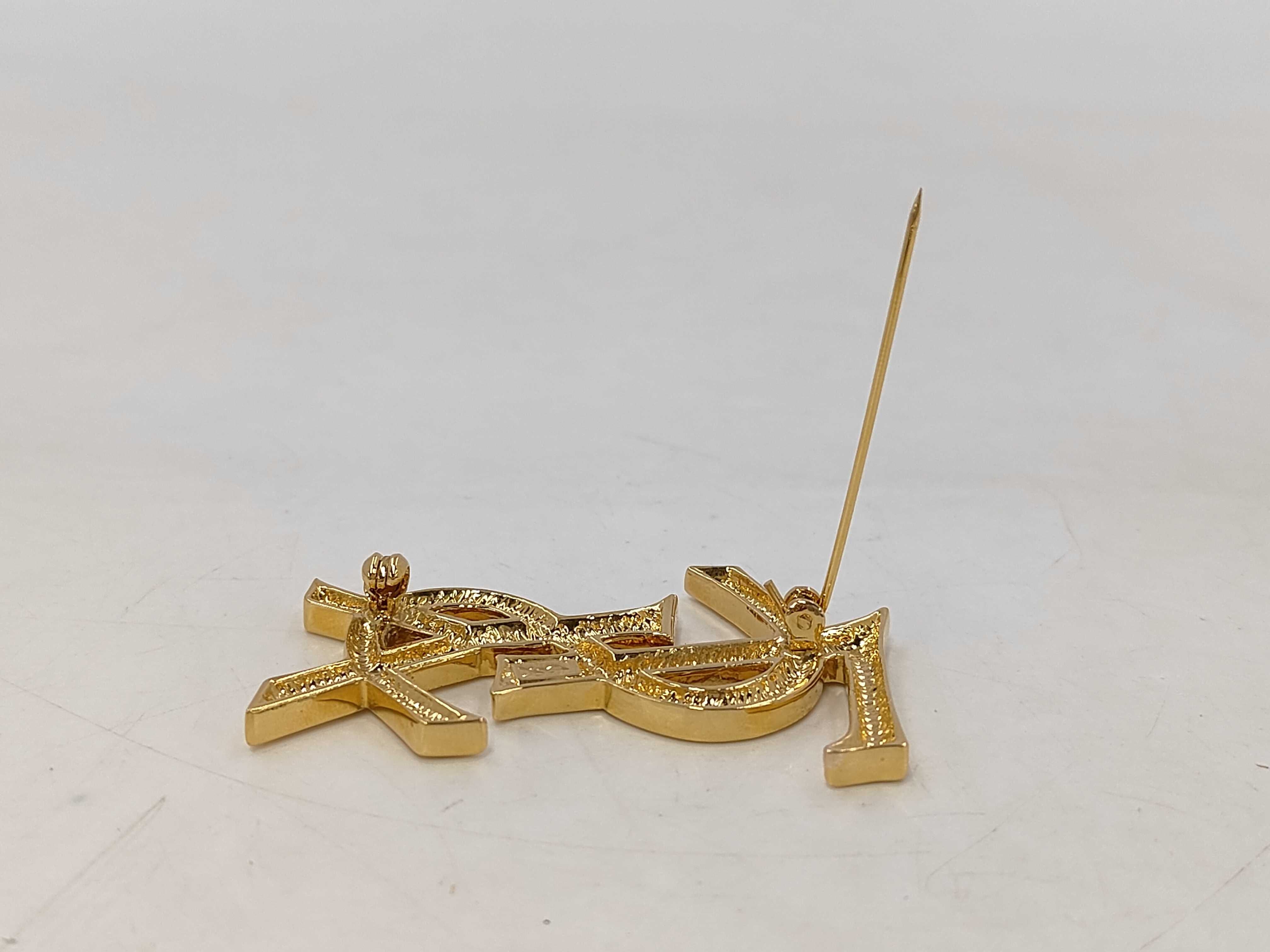 brooch — view 4