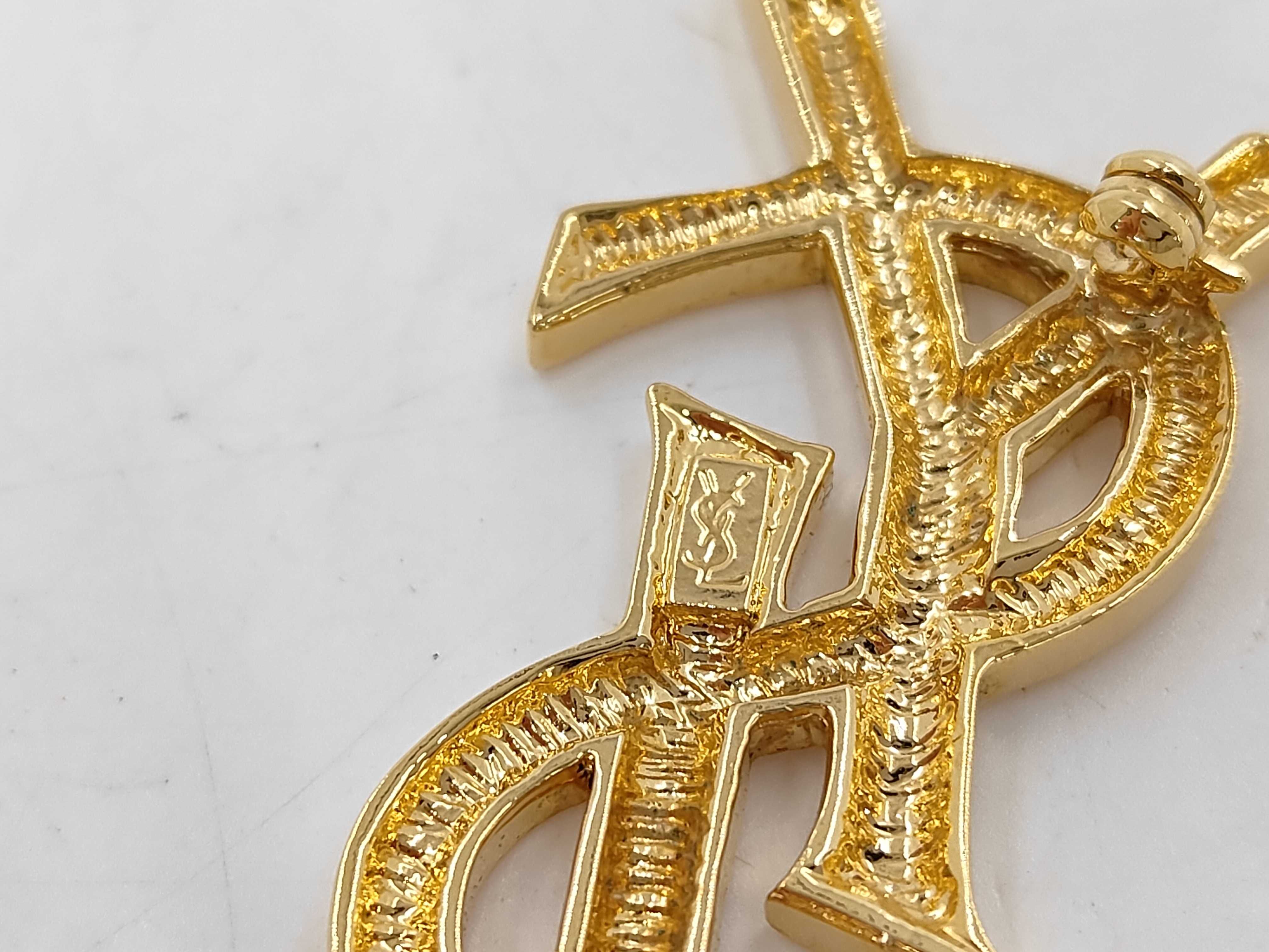 brooch — view 5