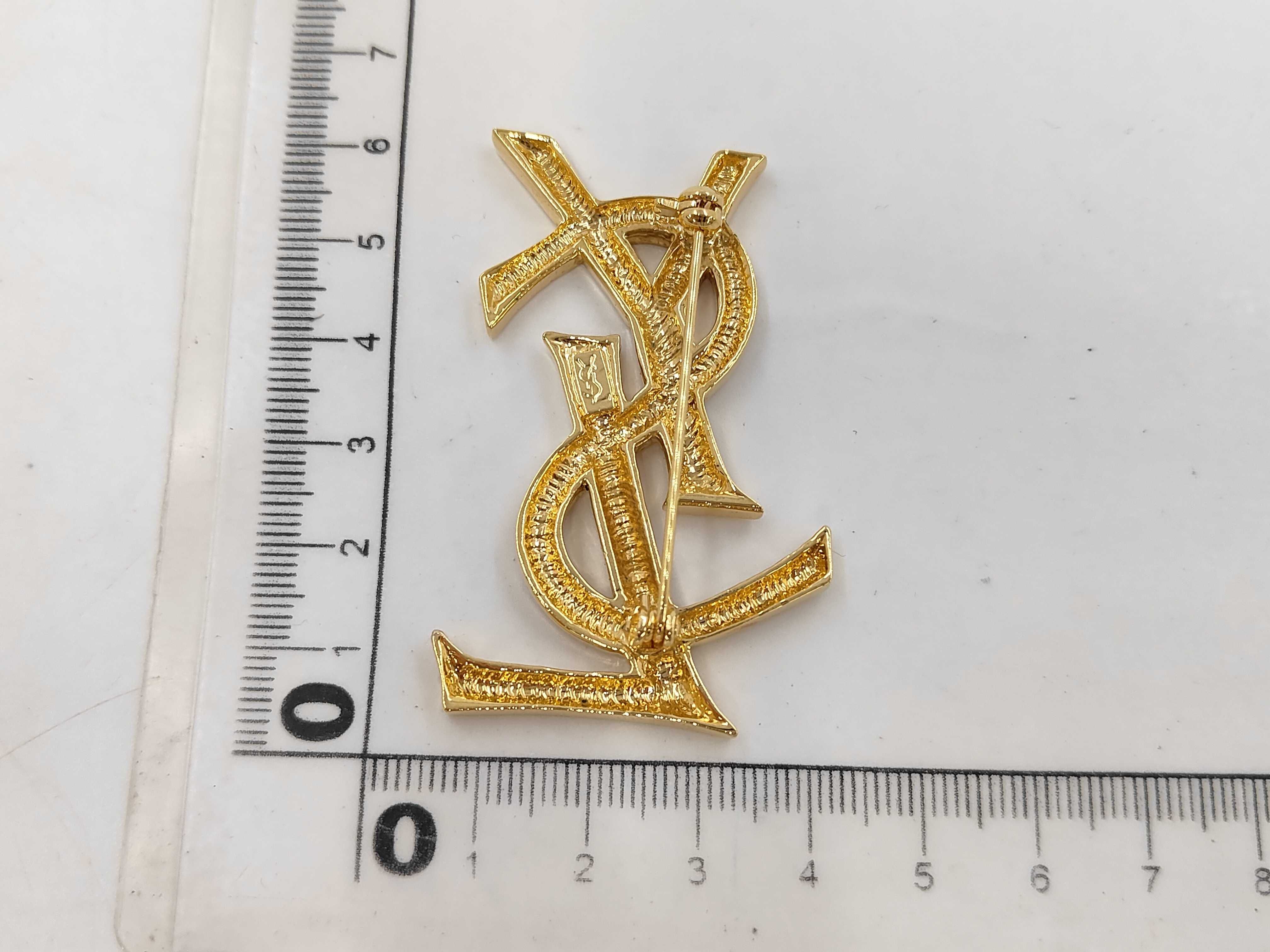 brooch — view 6