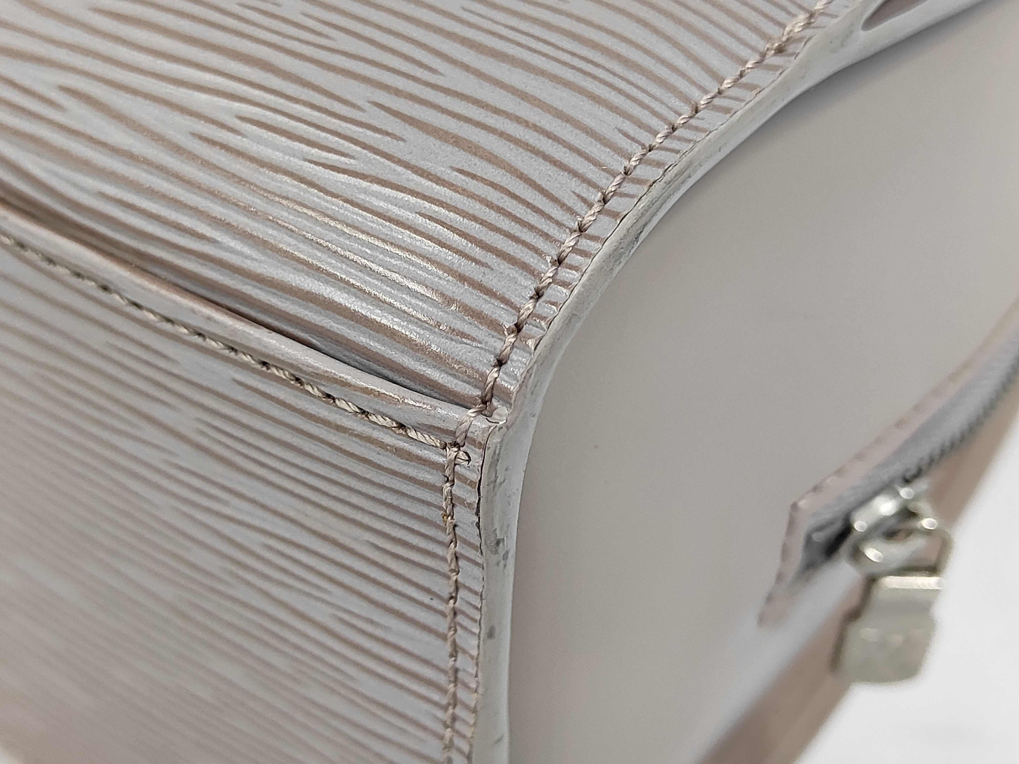 LV Epi Pont Neuf M5205B Handbag — view 4