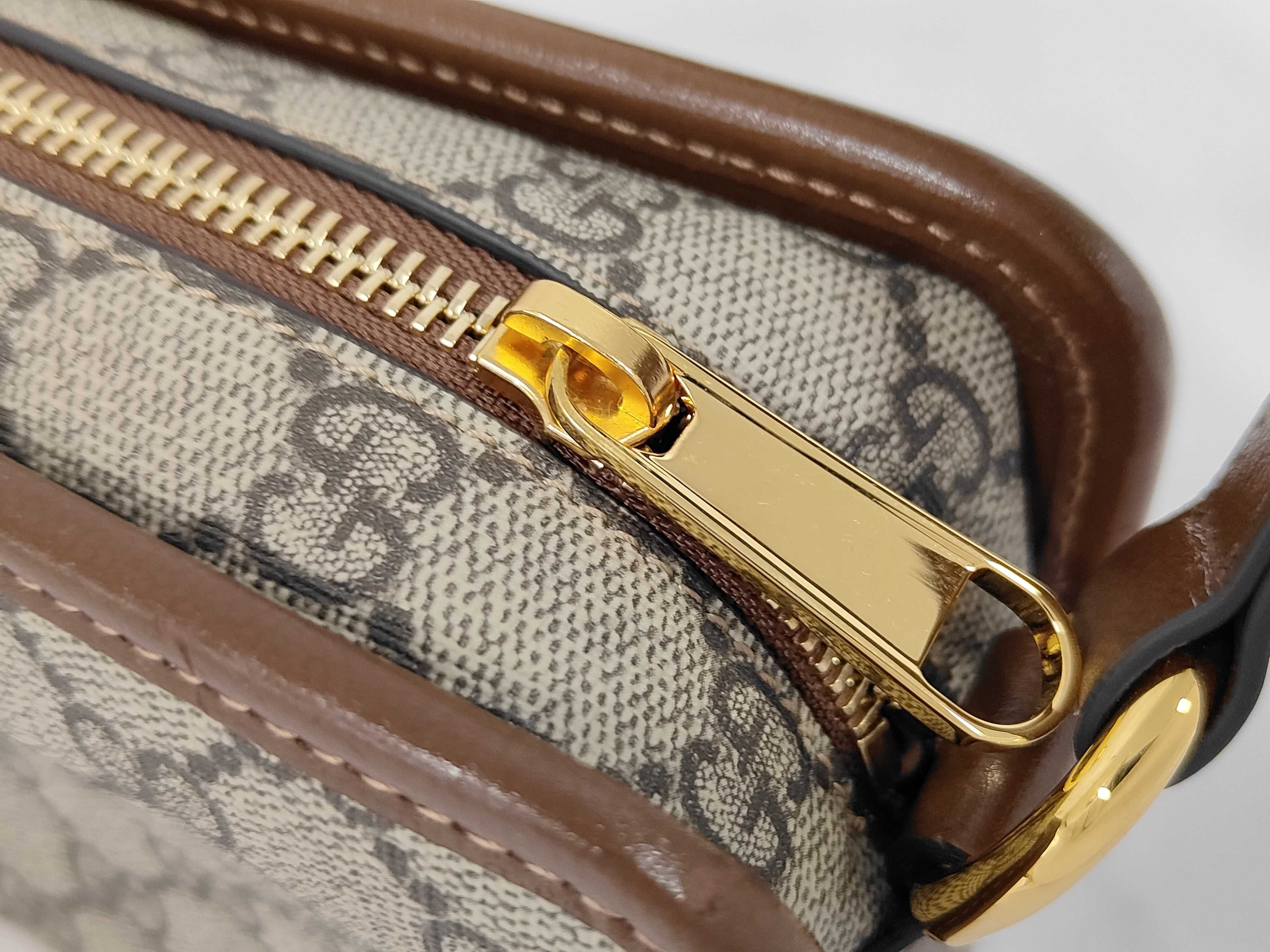 GG Supreme Leather Shoulder Bag — view 7