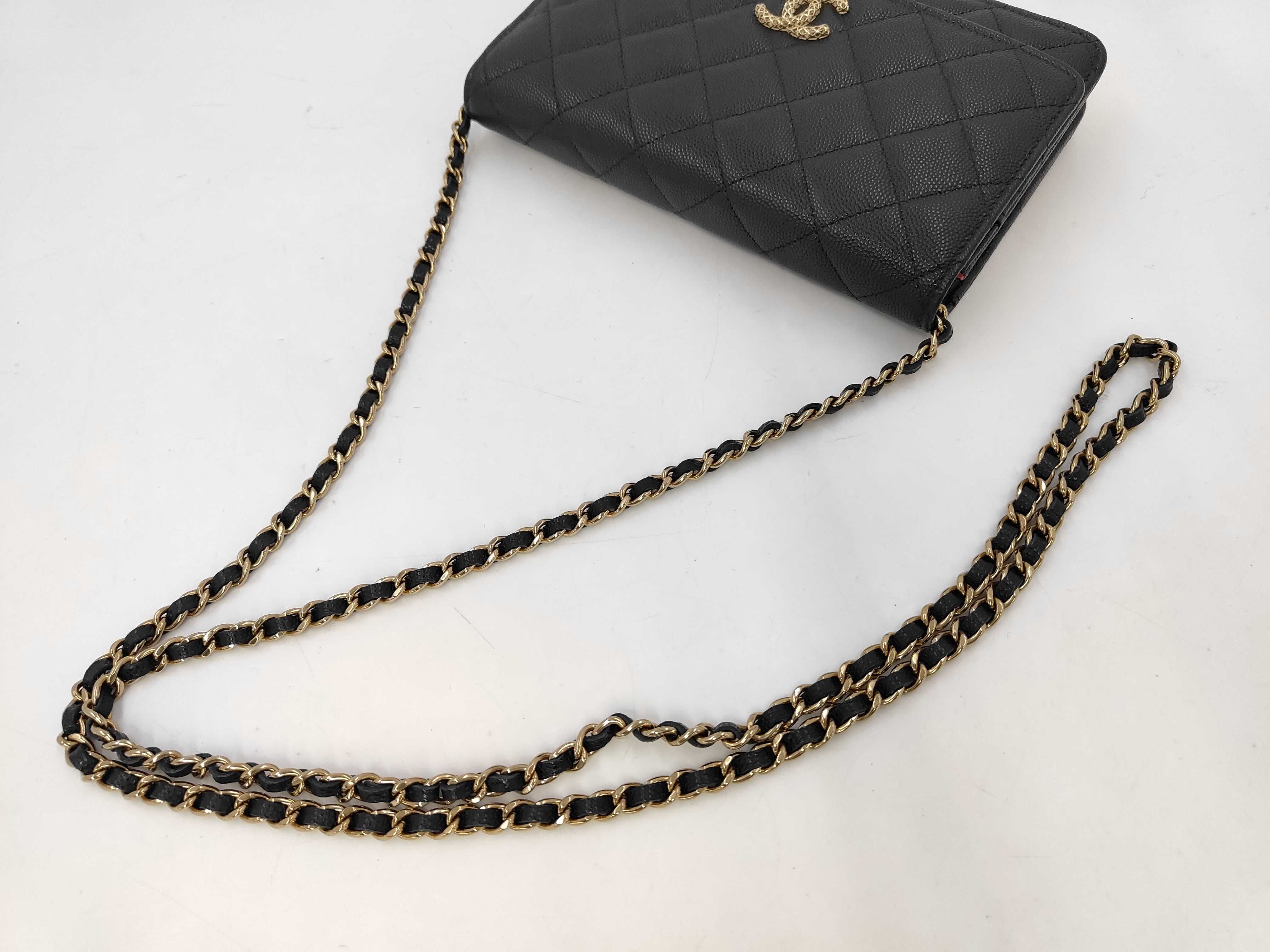 Matelassé Caviar Skin Chain Shoulder Bag — view 3