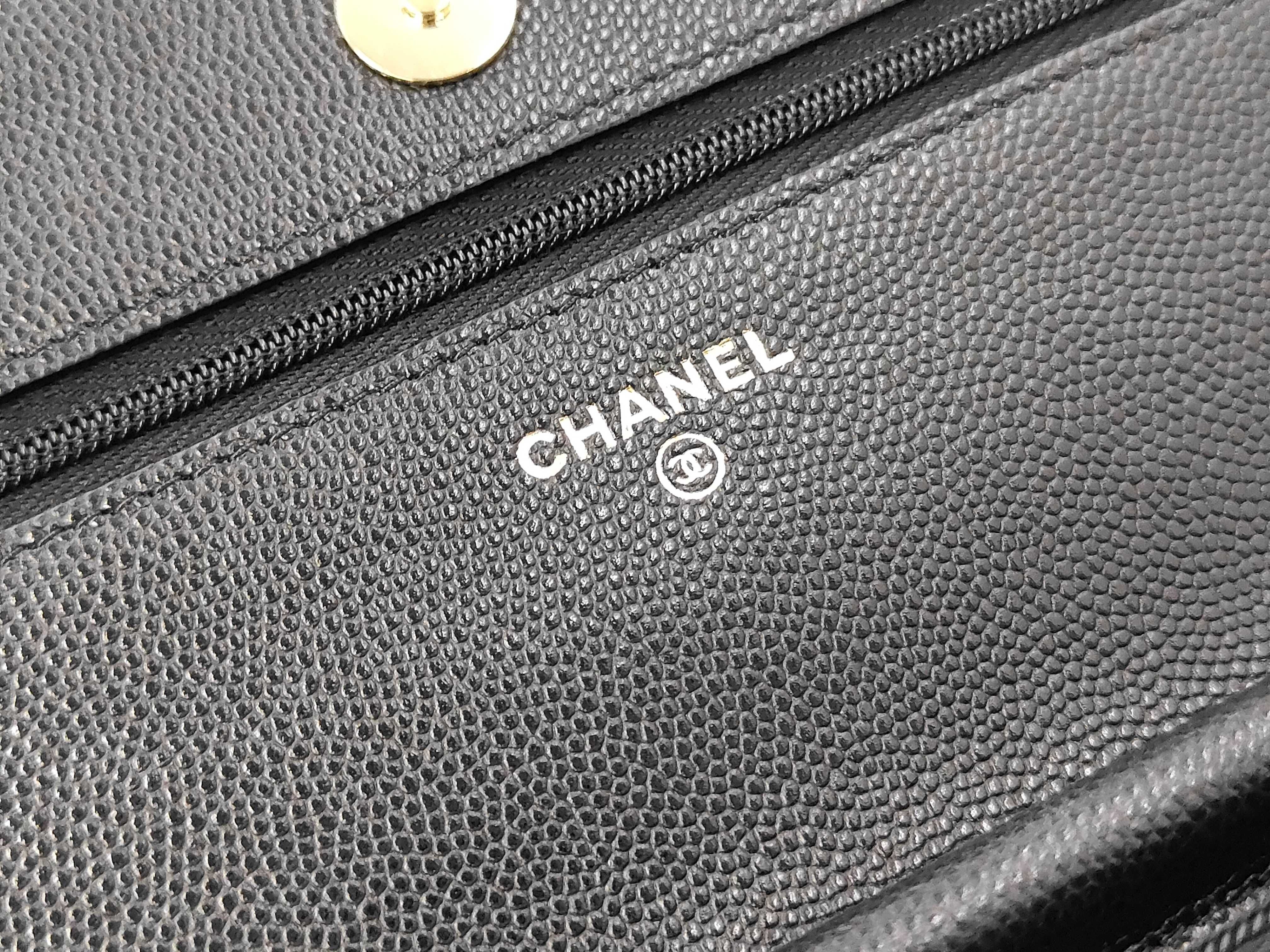 Matelassé Caviar Skin Chain Shoulder Bag — view 8