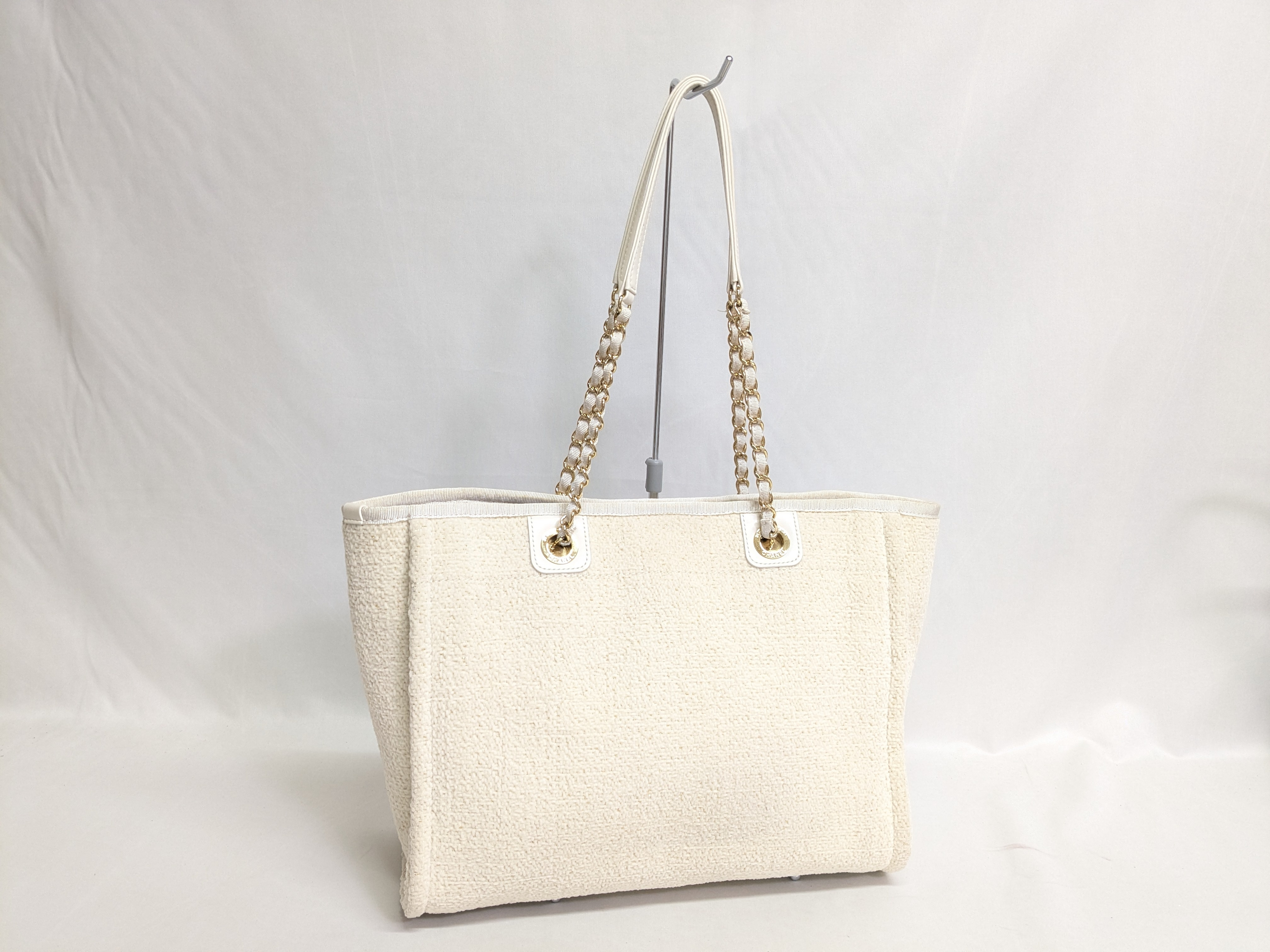 Deauville Chain Tote Bag with Seal and Guarantee Card (28251223) — view 3