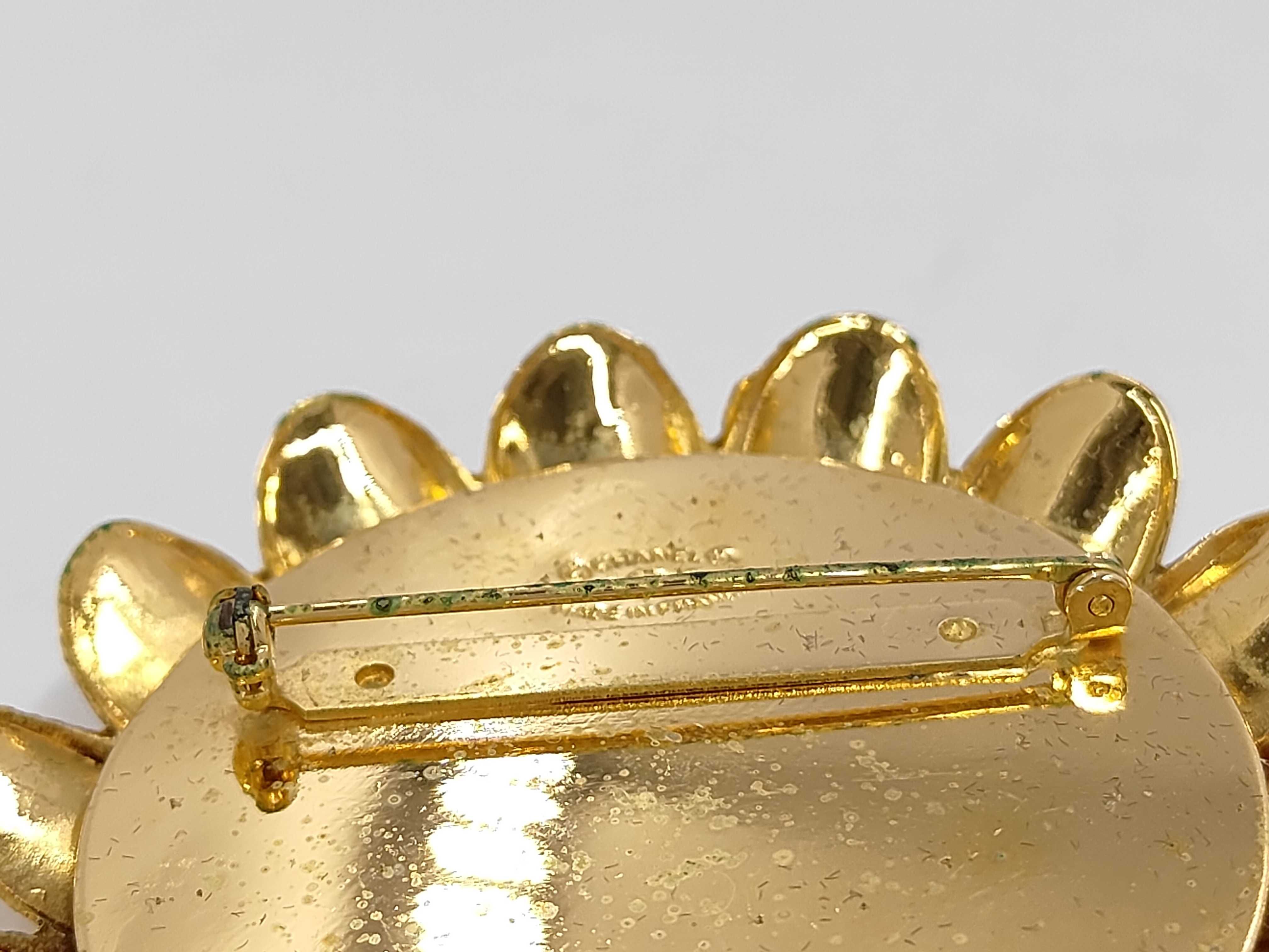 23 Pearl Brooch — view 3