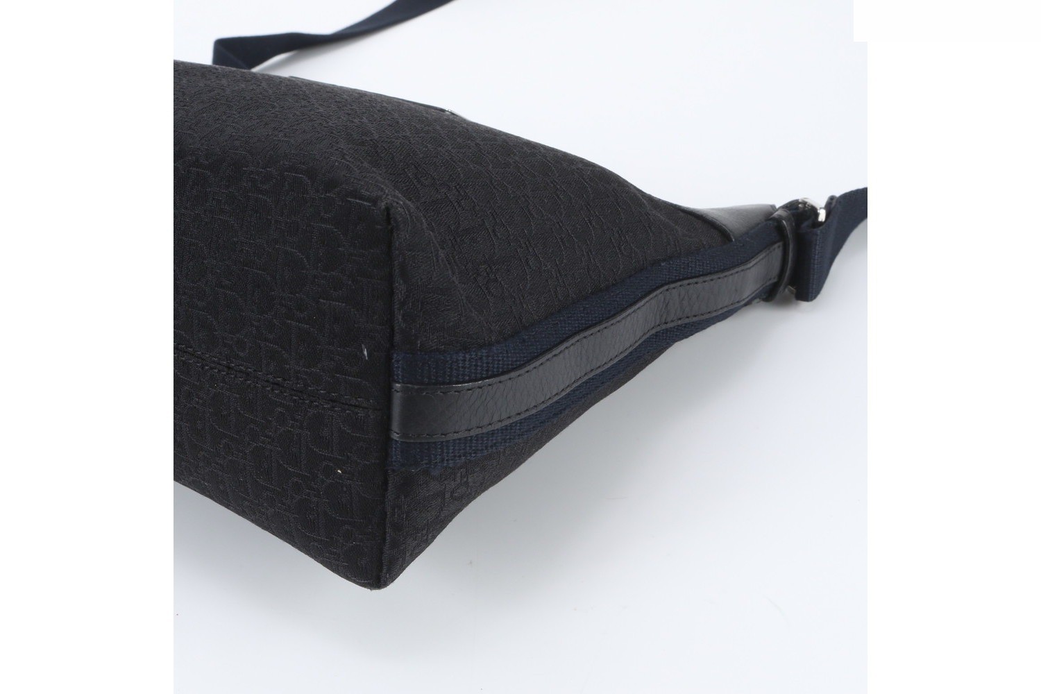 Trotter Canvas Leather Shoulder Bag — view 4