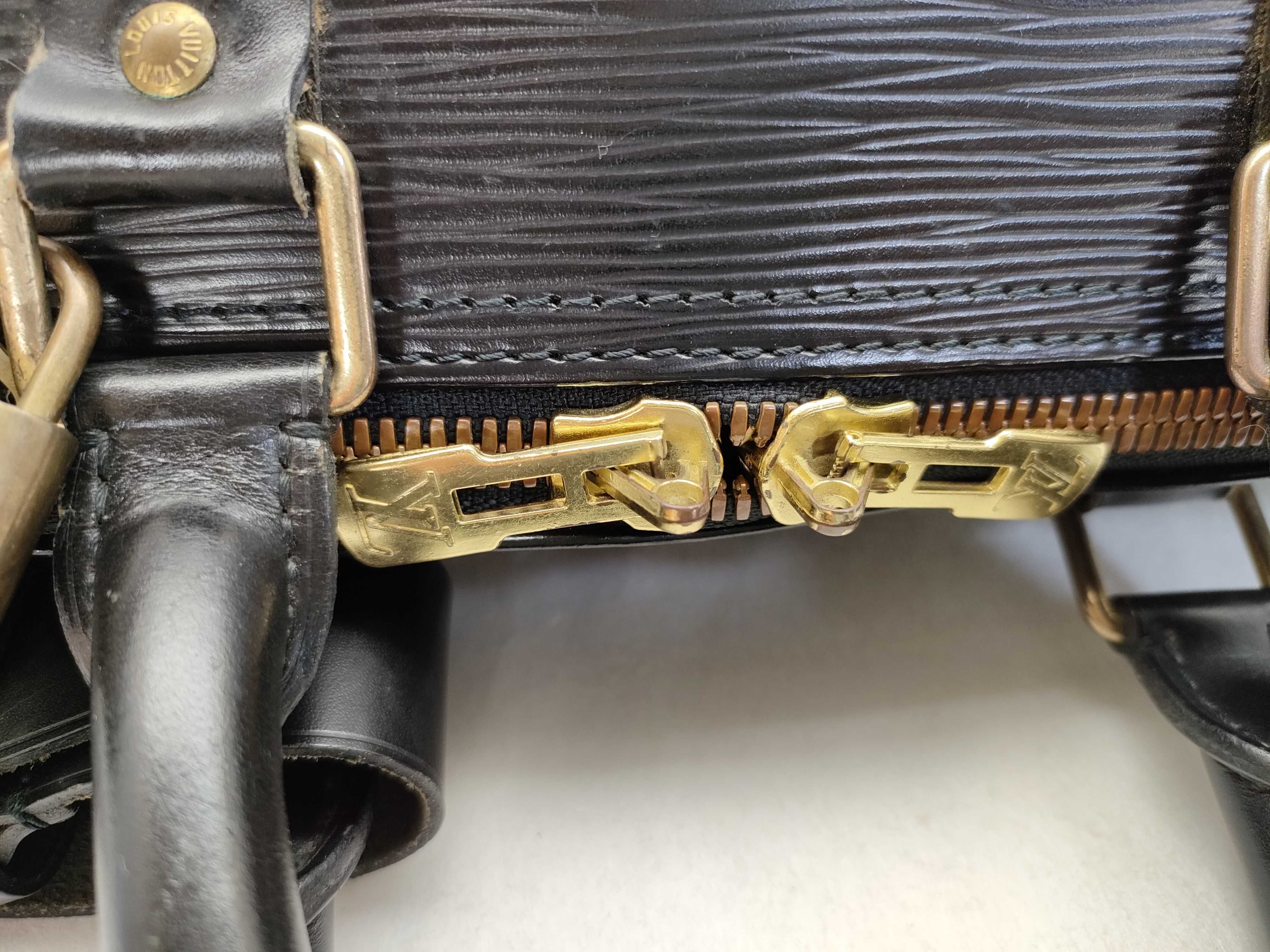 Epi Keepall 45 M59152 VI1905 Black Boston Bag — view 7