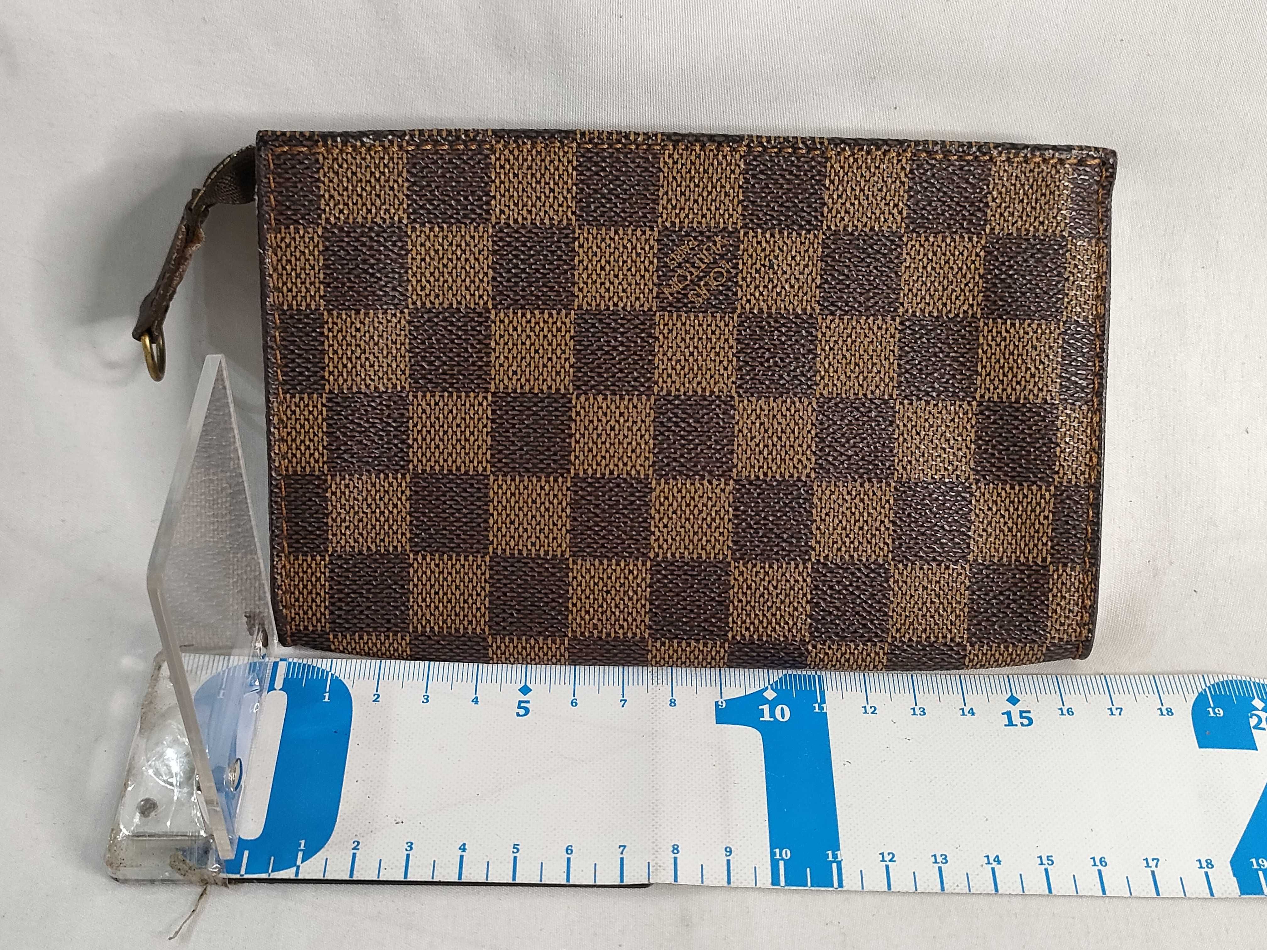 Damier bag, Louis Vuitton Damier, includes only the pouch. — view 2