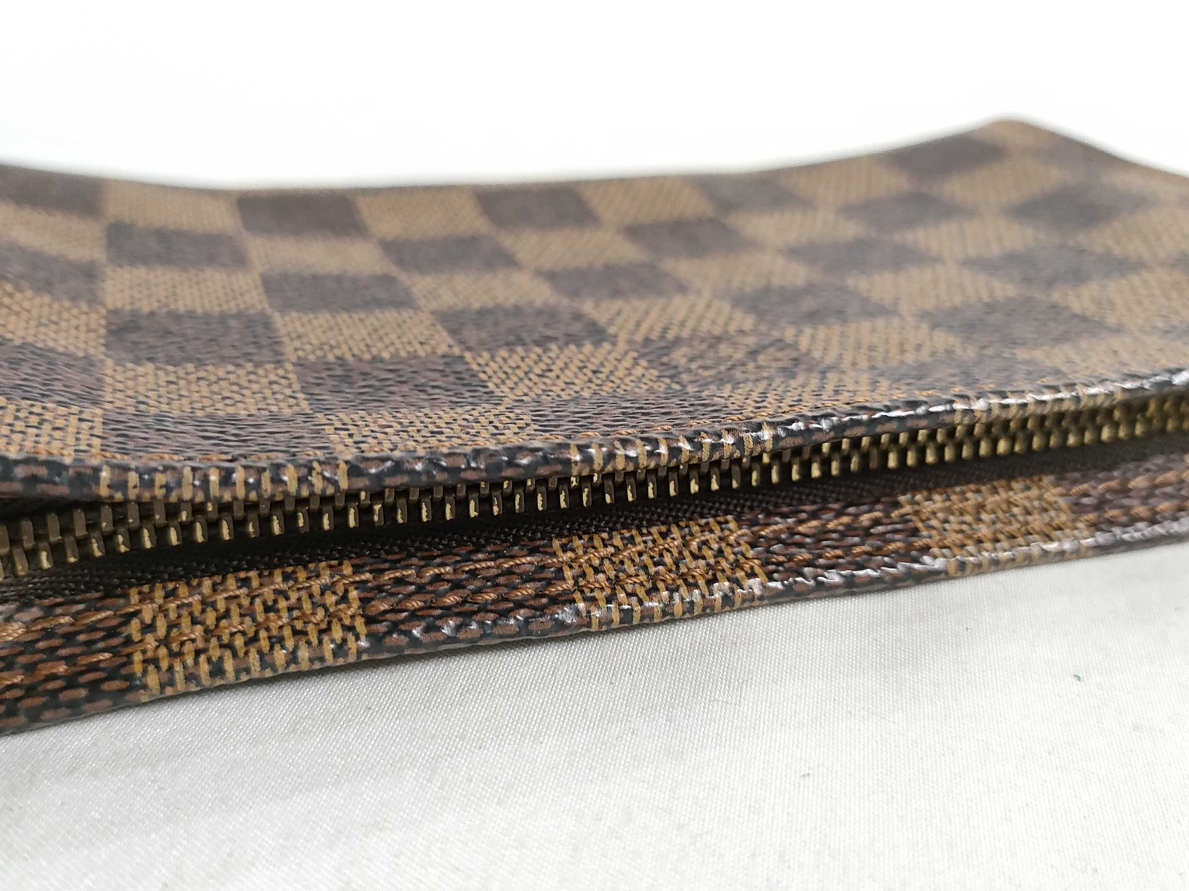 Damier bag, Louis Vuitton Damier, includes only the pouch. — view 5