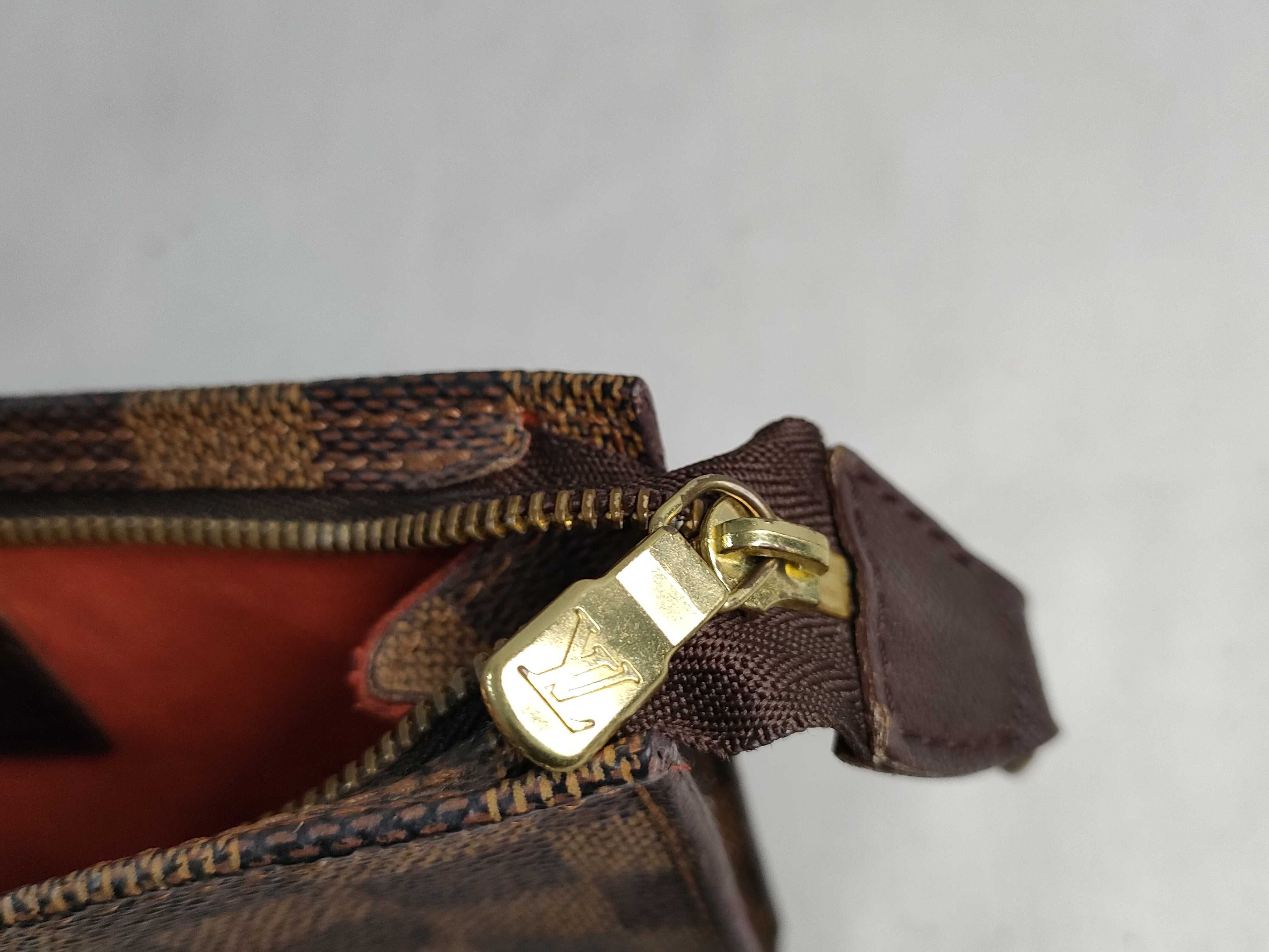 Damier bag, Louis Vuitton Damier, includes only the pouch. — view 9