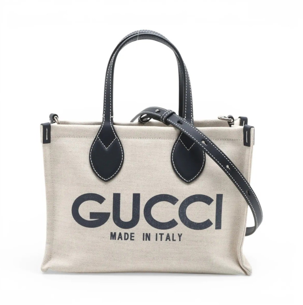 Unused bag and pouch included. Logo print. 2-way bag. 772144