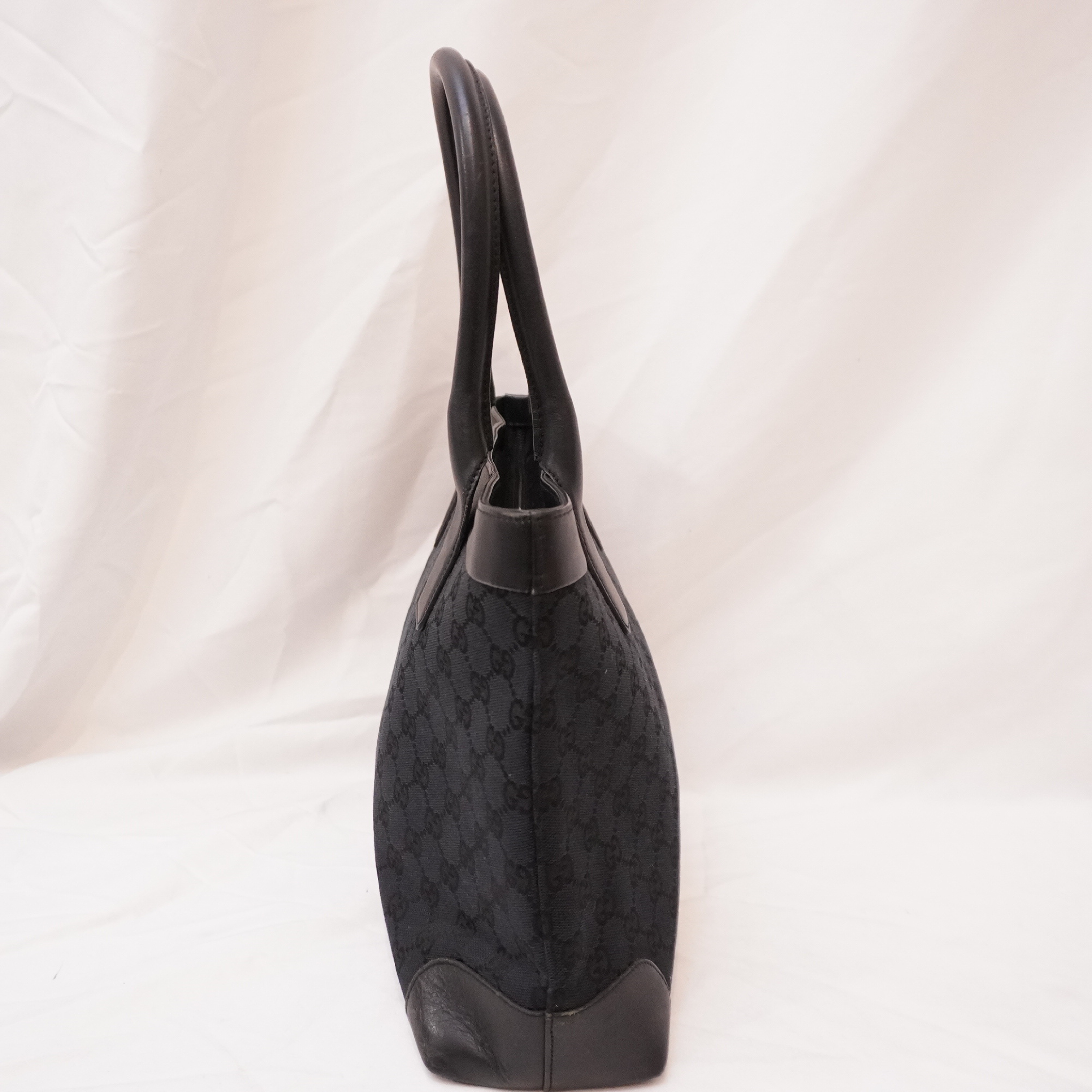 GG Canvas Handbag — view 3