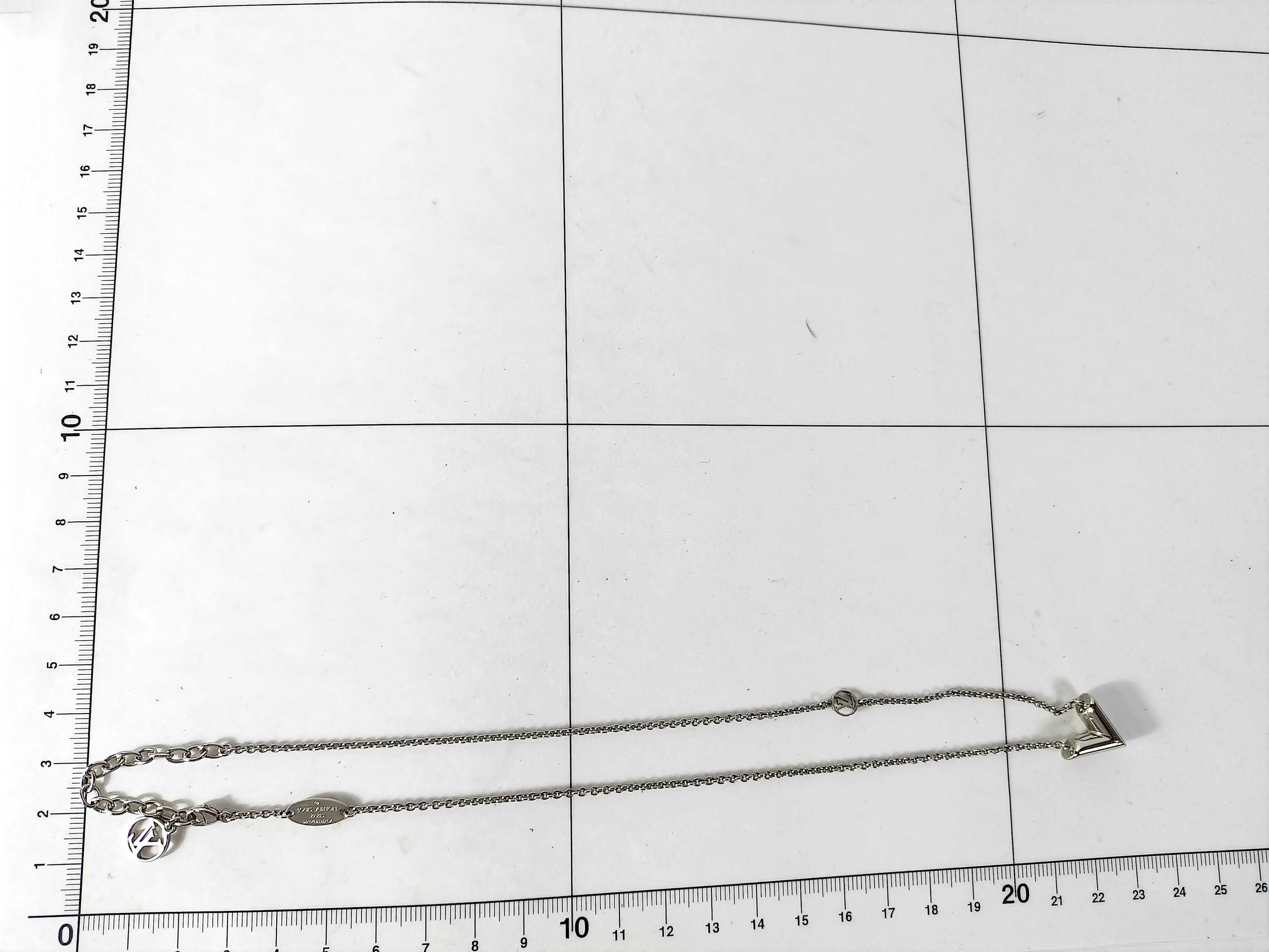 Essential V Necklace SV Necklace — view 2