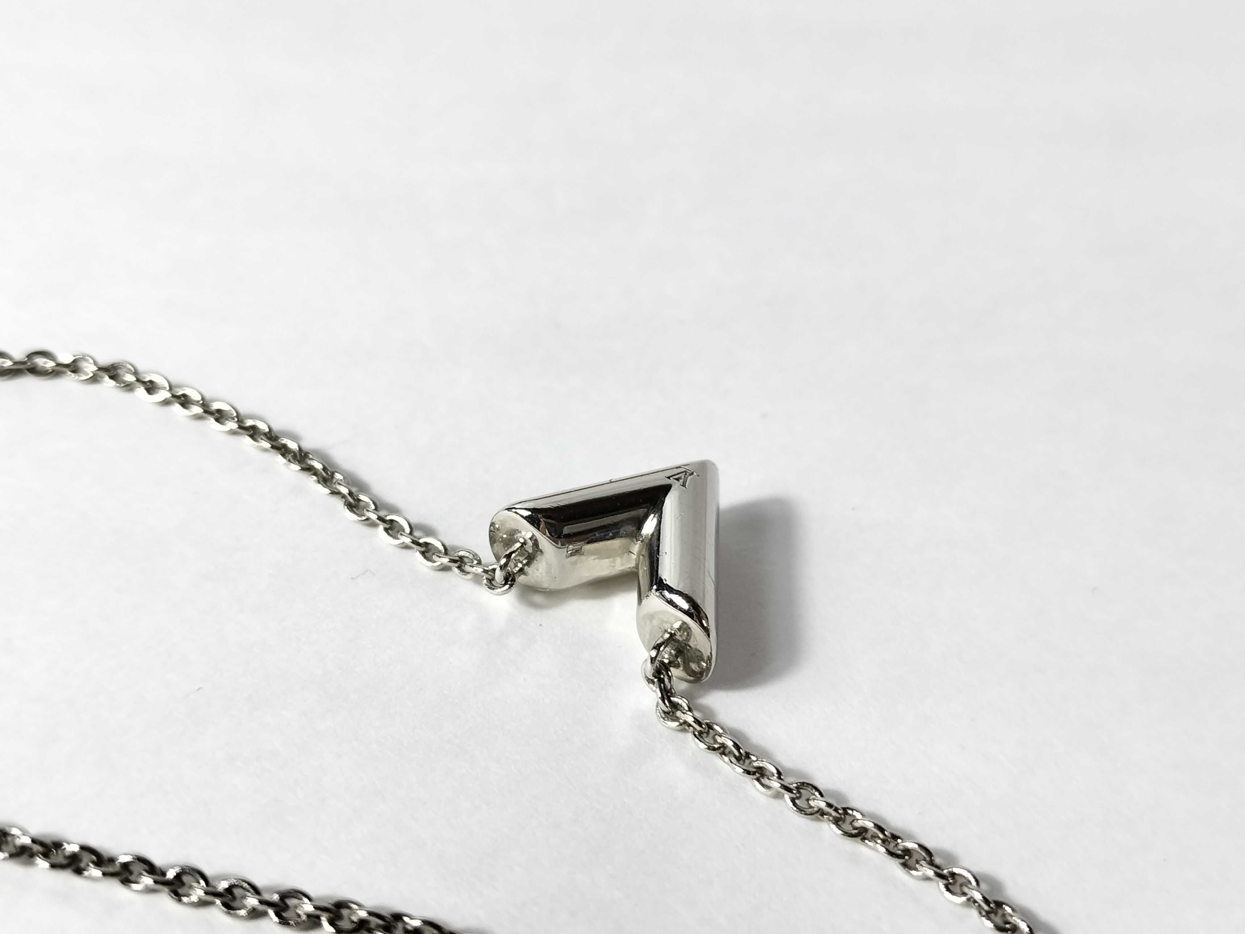 Essential V Necklace SV Necklace — view 9