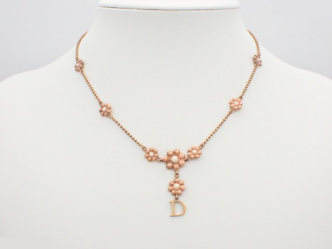 Other line: Precious metal necklaces and pendants, neck circumference approximately 46 cm. — view 3