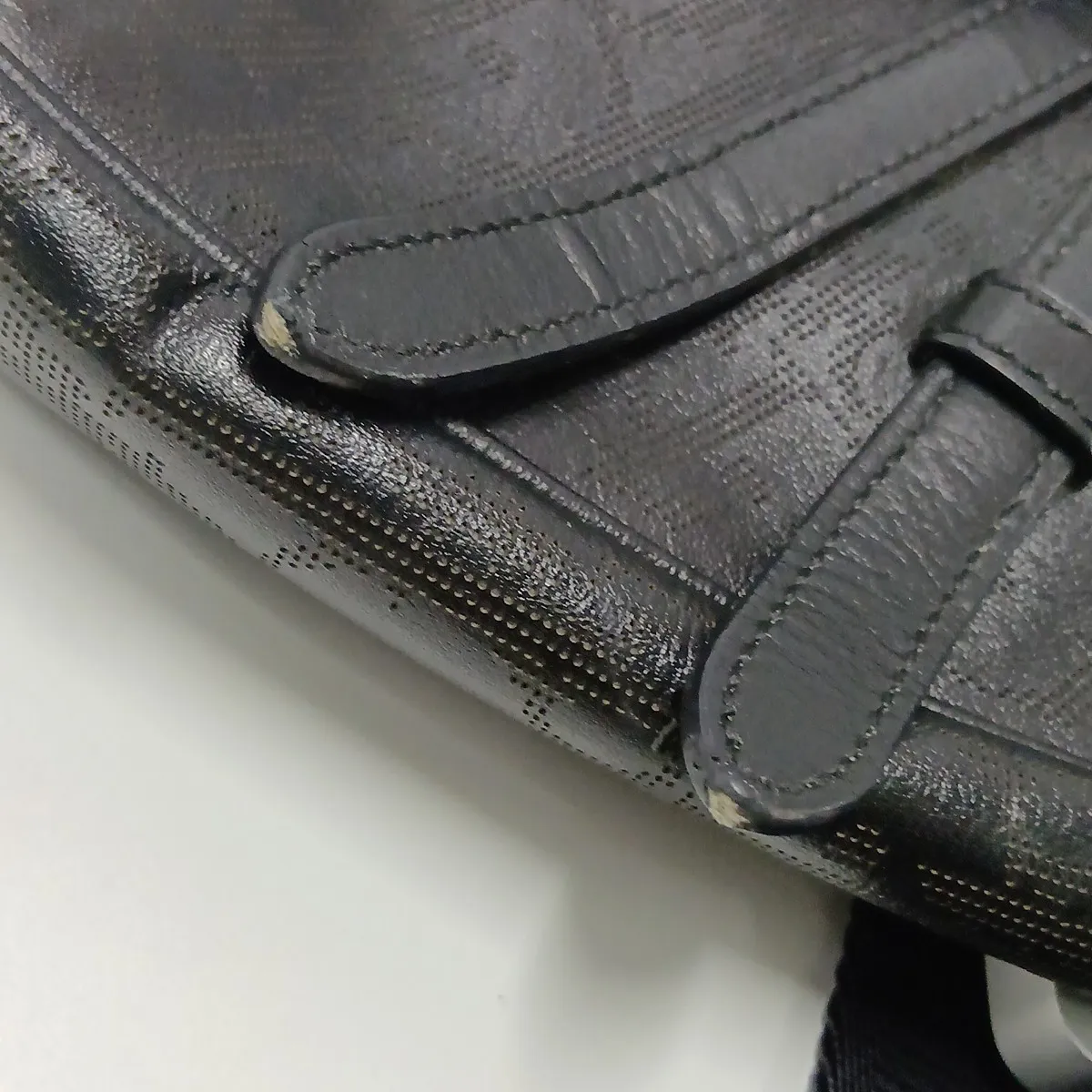 Oblique Saddle Leather Body Bag, Black — view 11