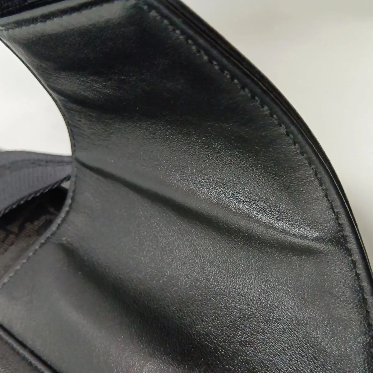 Oblique Saddle Leather Body Bag, Black — view 9