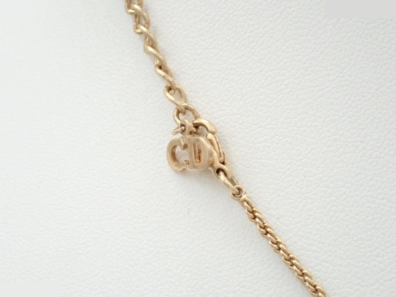 Gold necklace with stone, chain approximately 42cm long. — view 2