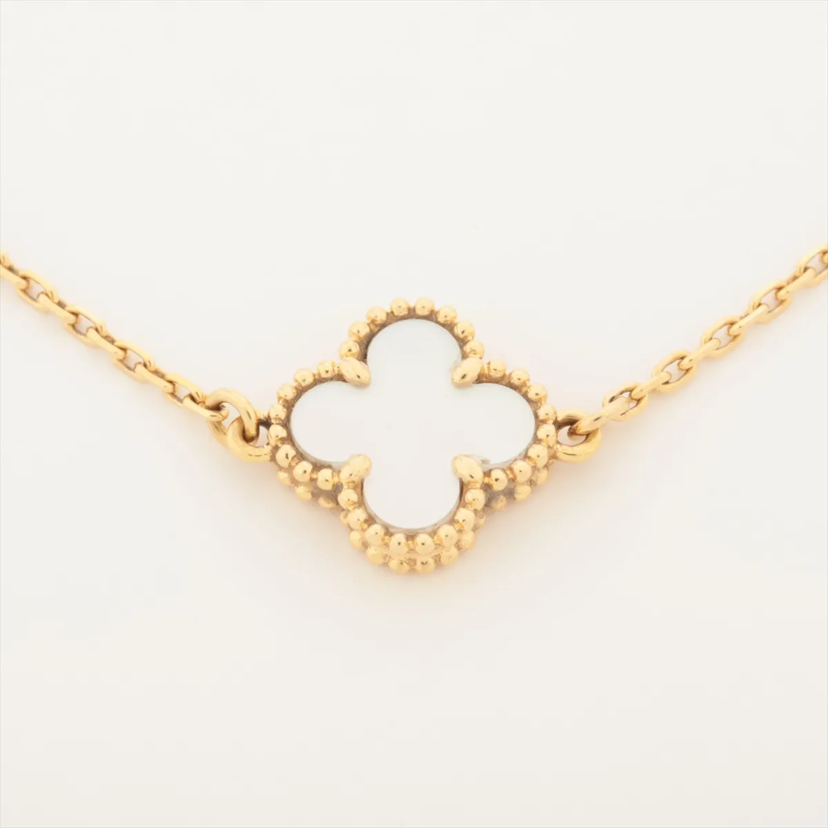 Sweet Alhambra Shell Bracelet 750(YG) 1.8g JE318719 Pull ring side jumper open Hallmark crushed Shell — view 3