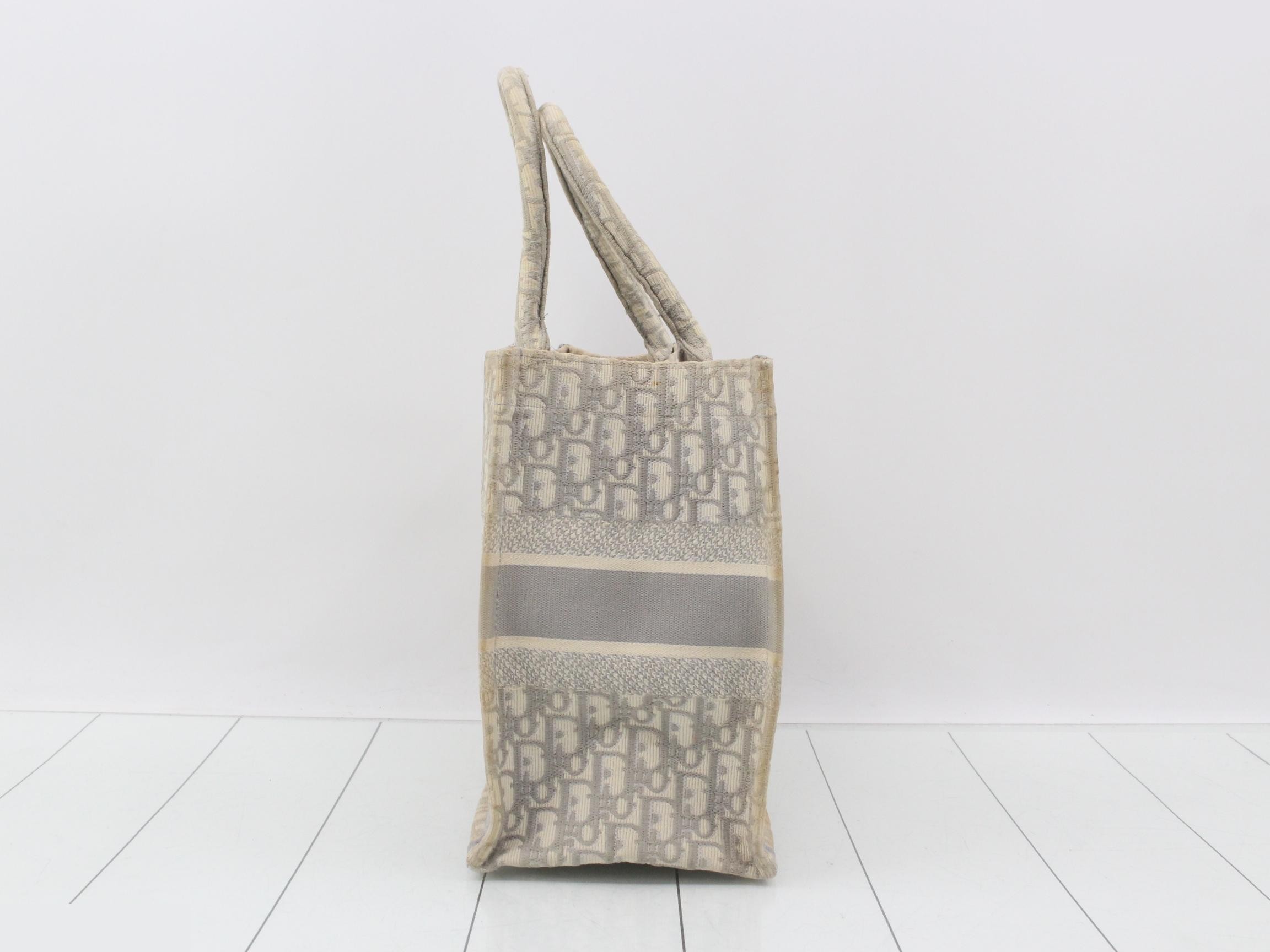 Trotter (Bag) Book Tote Bag, Medium — view 3