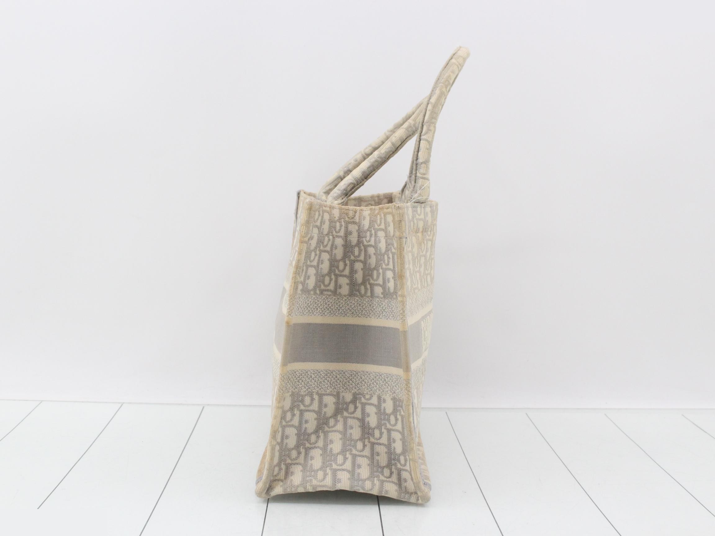 Trotter (Bag) Book Tote Bag, Medium — view 4