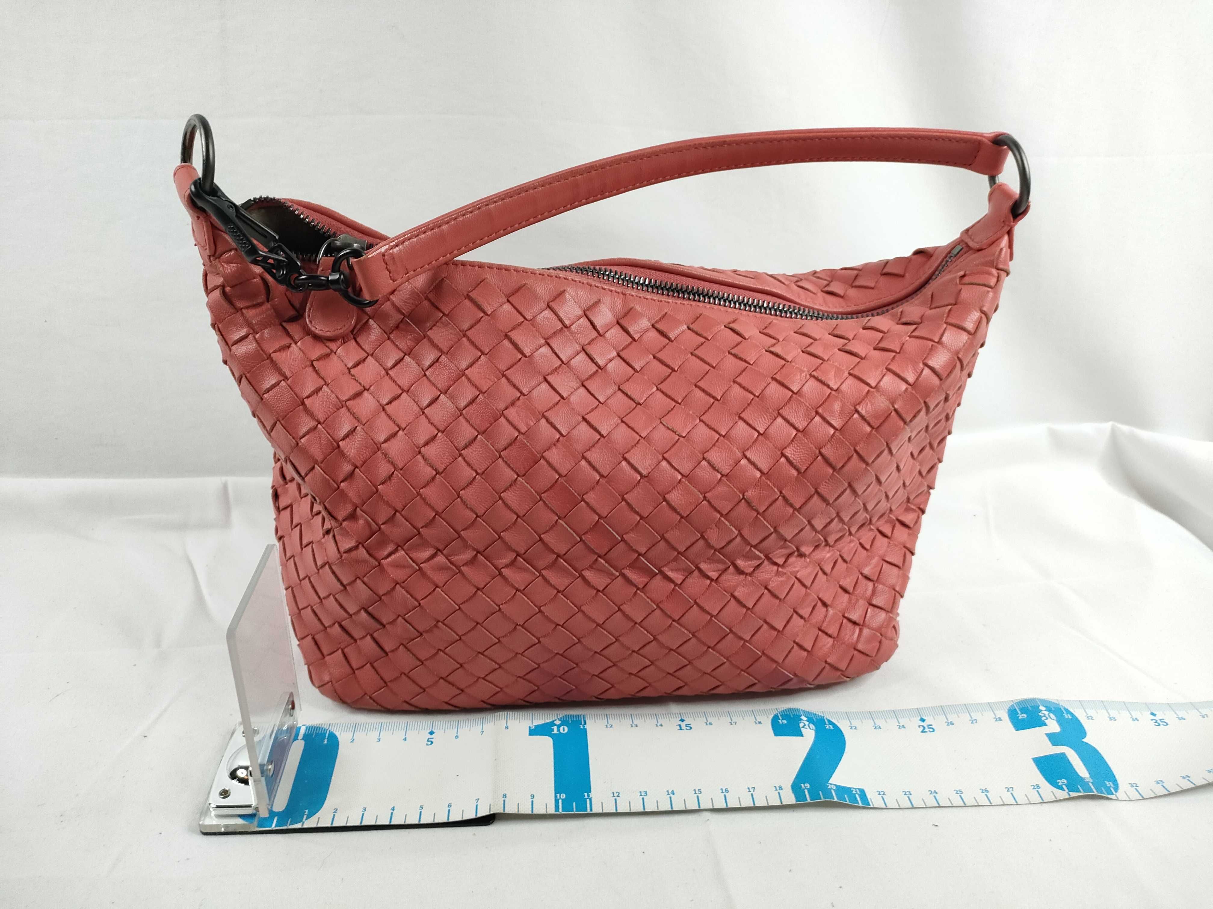 Intrecciato Shoulder Bag Handbag Leather Shoulder Bag — view 2