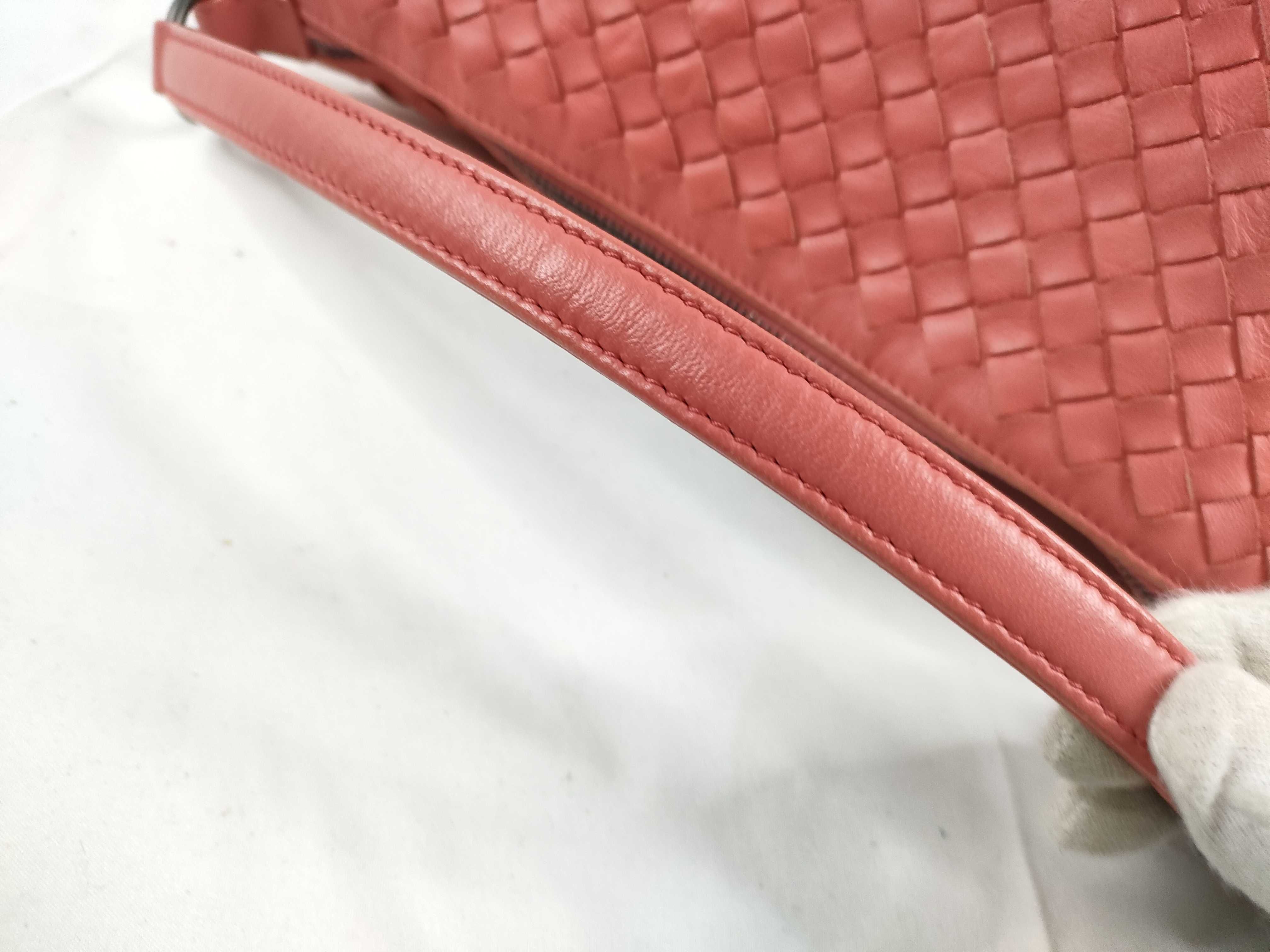 Intrecciato Shoulder Bag Handbag Leather Shoulder Bag — view 7