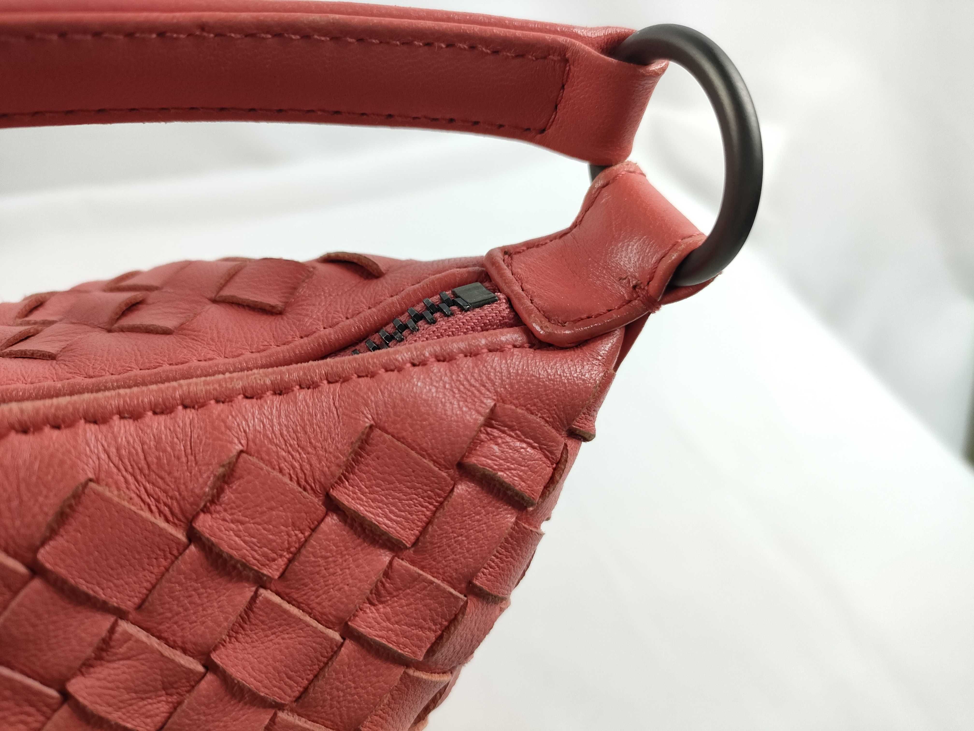 Intrecciato Shoulder Bag Handbag Leather Shoulder Bag — view 8