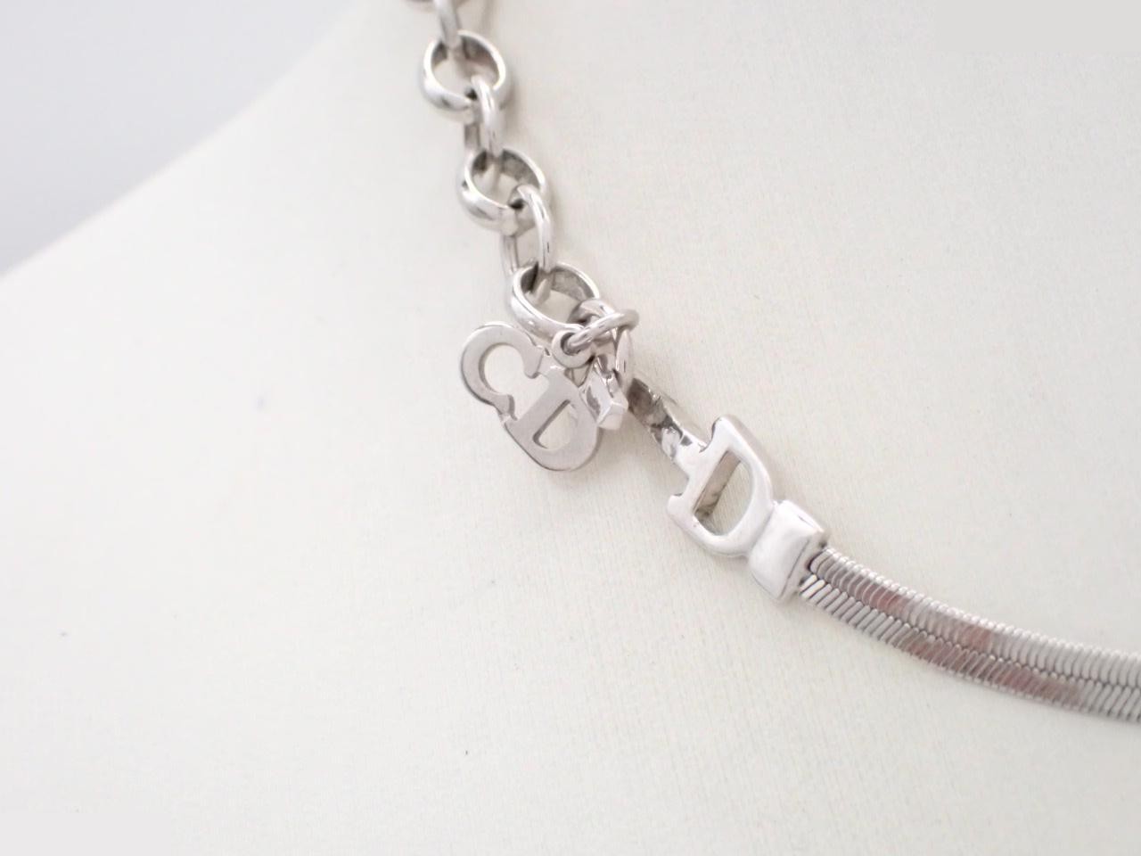 Other line: Precious metal necklaces and pendants, neck circumference approximately 36 cm. — view 2