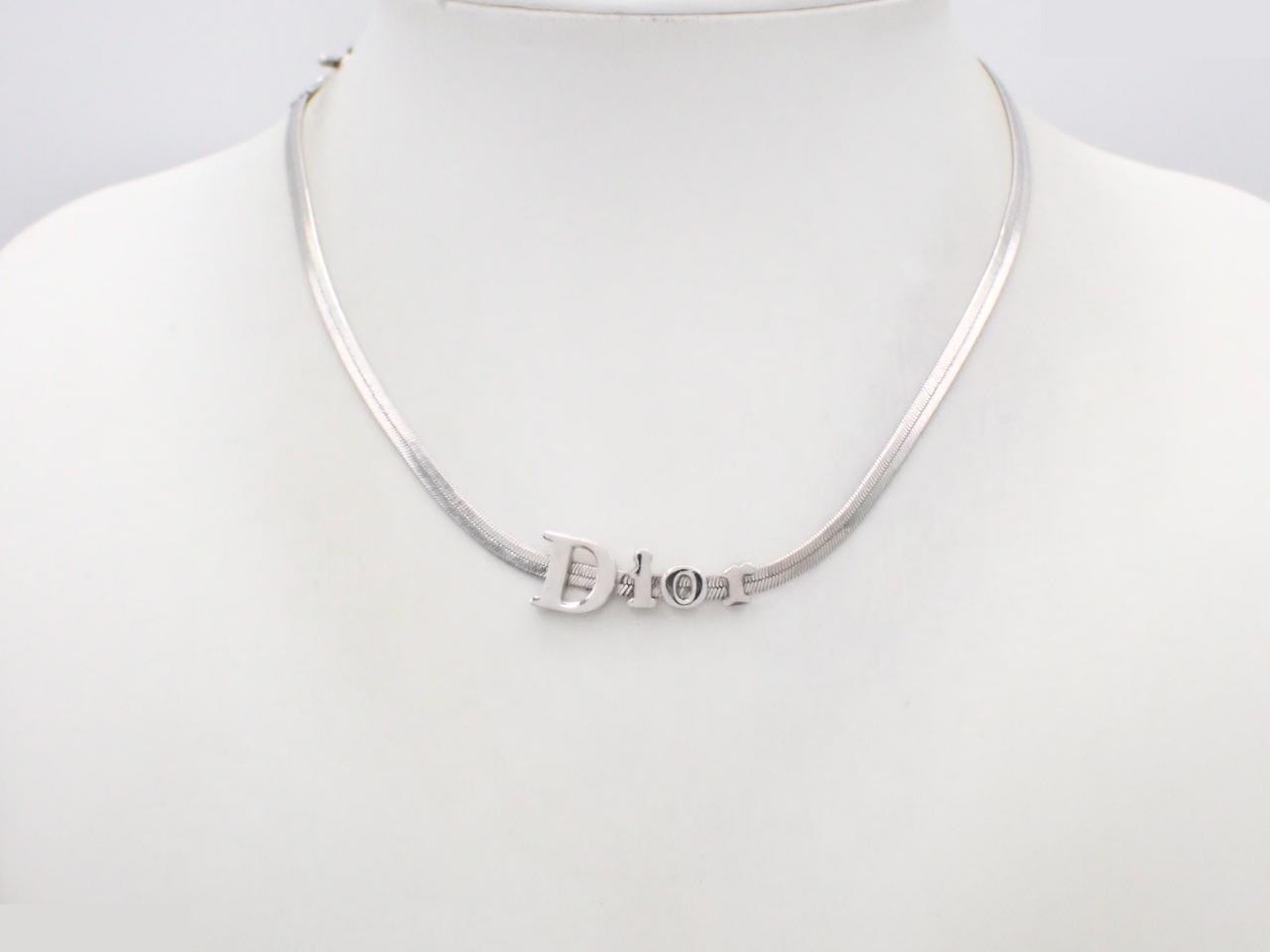 Other line: Precious metal necklaces and pendants, neck circumference approximately 36 cm. — view 3