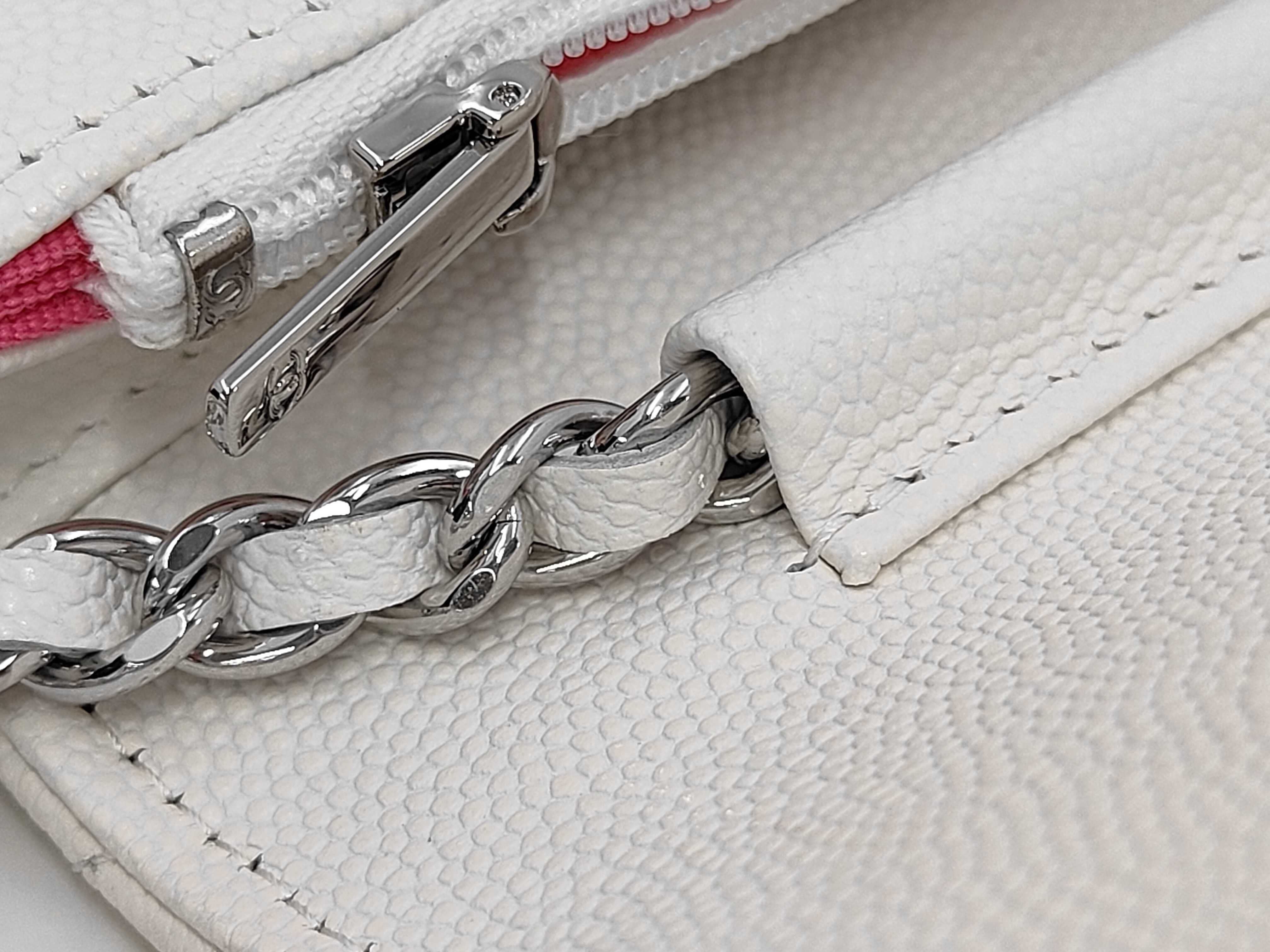 CHANEL19 Matelassé Chain Wallet Caviar Leather White Silver Hardware Shoulder Bag — view 7
