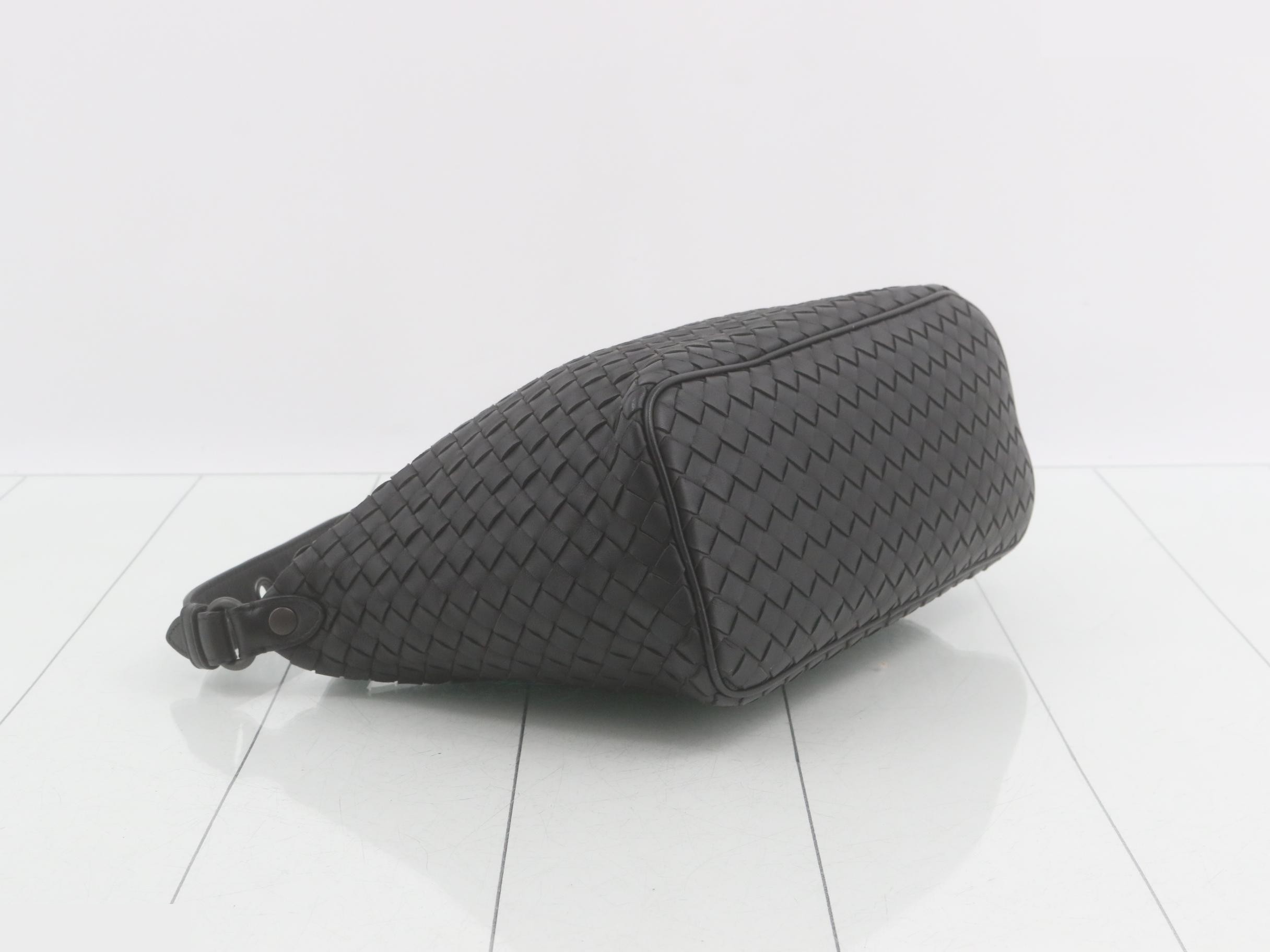 Intrecciato (Bag) - Shoulder Bag - Black — view 5