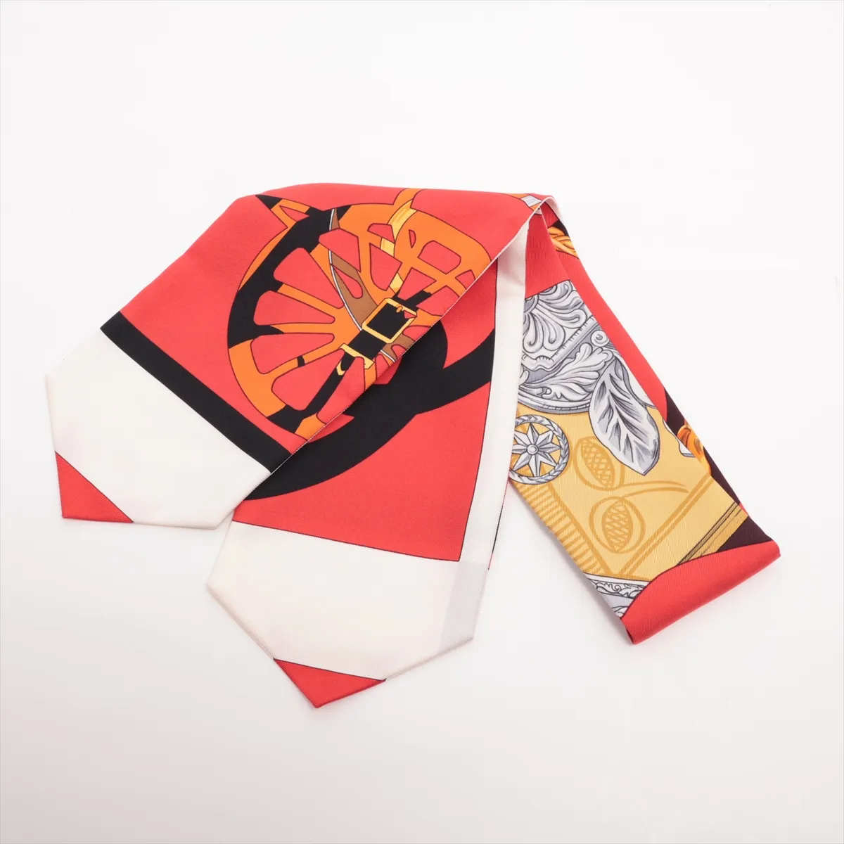 scarf, silk, red, abrasion, snags, Tout en barre (all about the barre)
