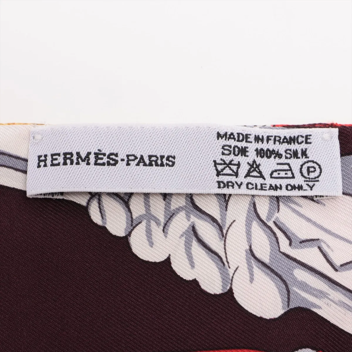 scarf, silk, red, abrasion, snags, Tout en barre (all about the barre) — view 3