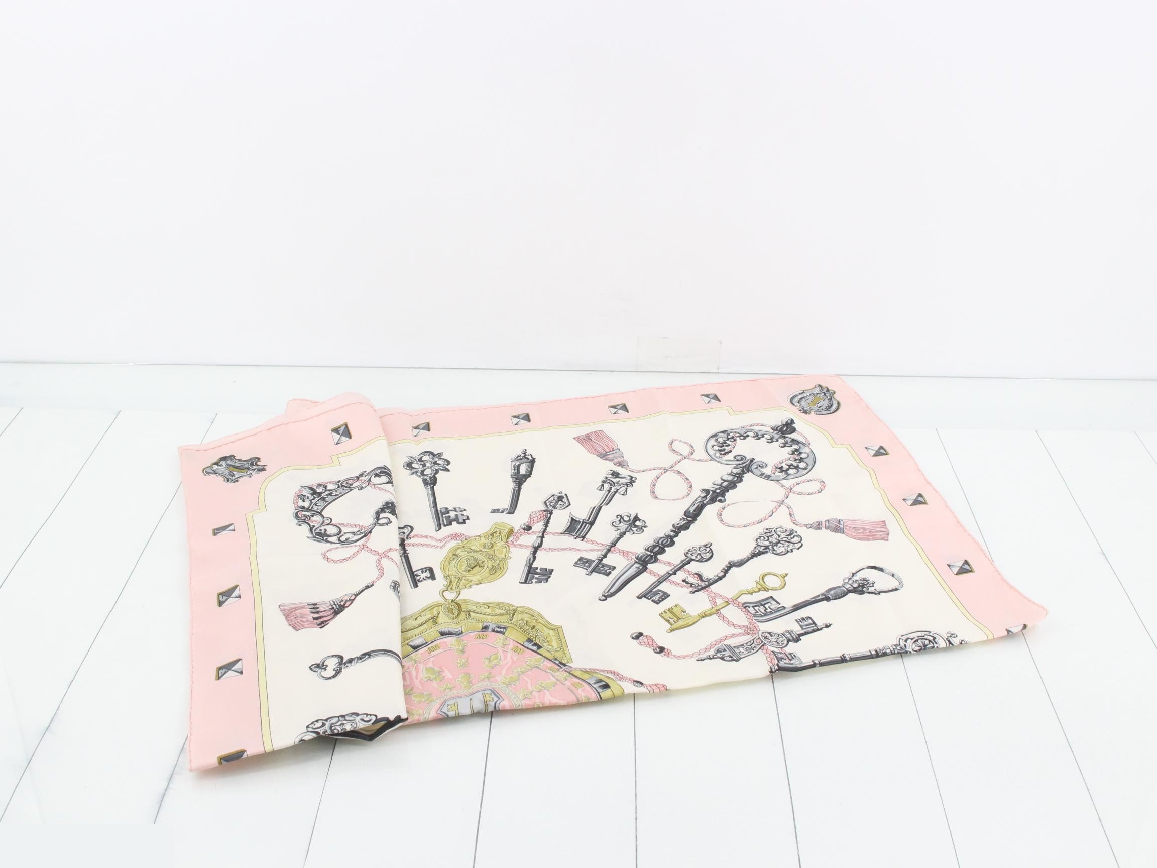 Carre 90 Les Cles Scarf — view 3