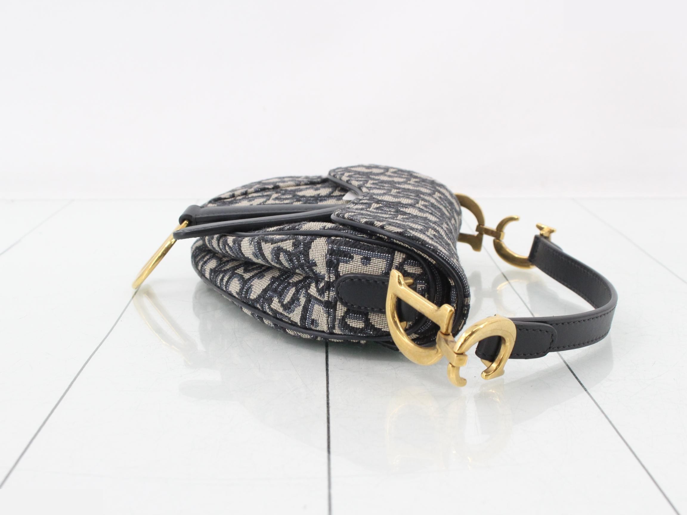 Desaddle Bags Oblique Canvas Handbag — view 3