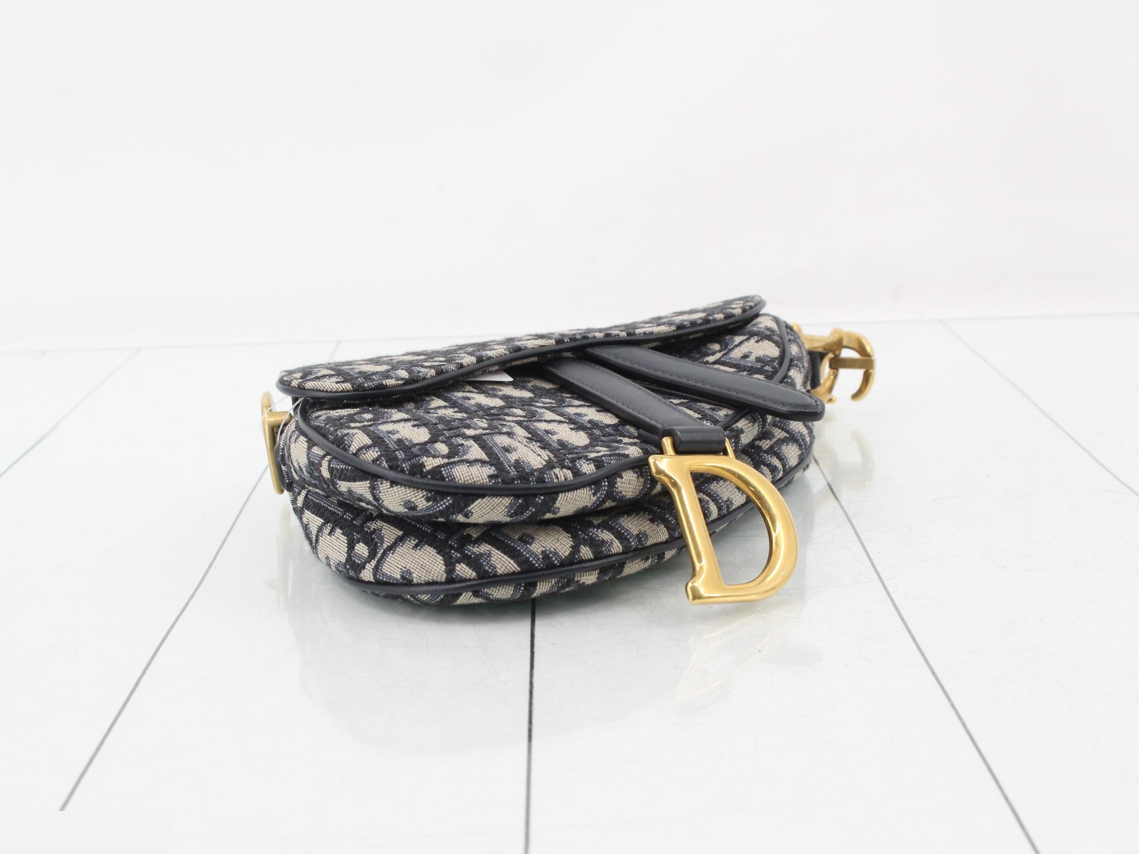 Desaddle Bags Oblique Canvas Handbag — view 5