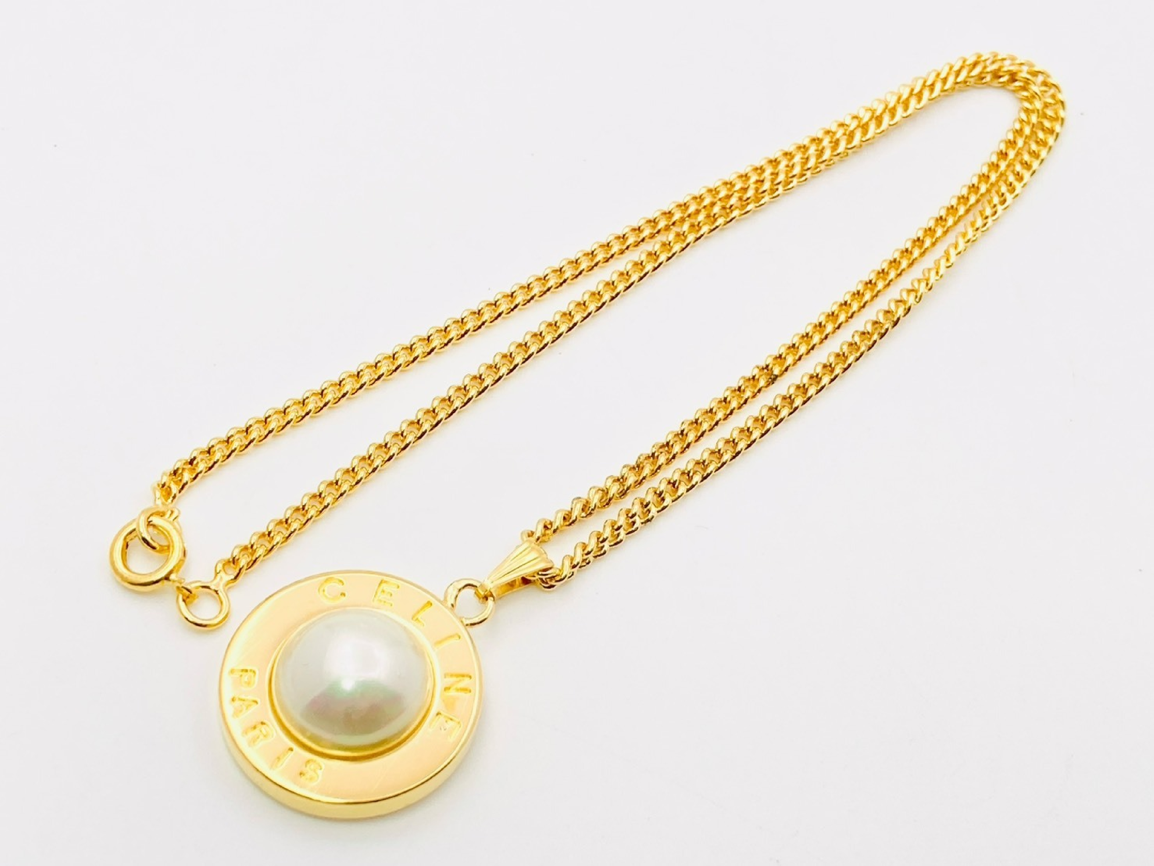 Logo Faux Pearl Round Circle Chain Necklace Gold Necklace — view 3