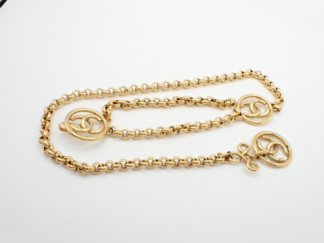 Belt with Coco Mark, gold chain, approximately 85cm in length. — view 2