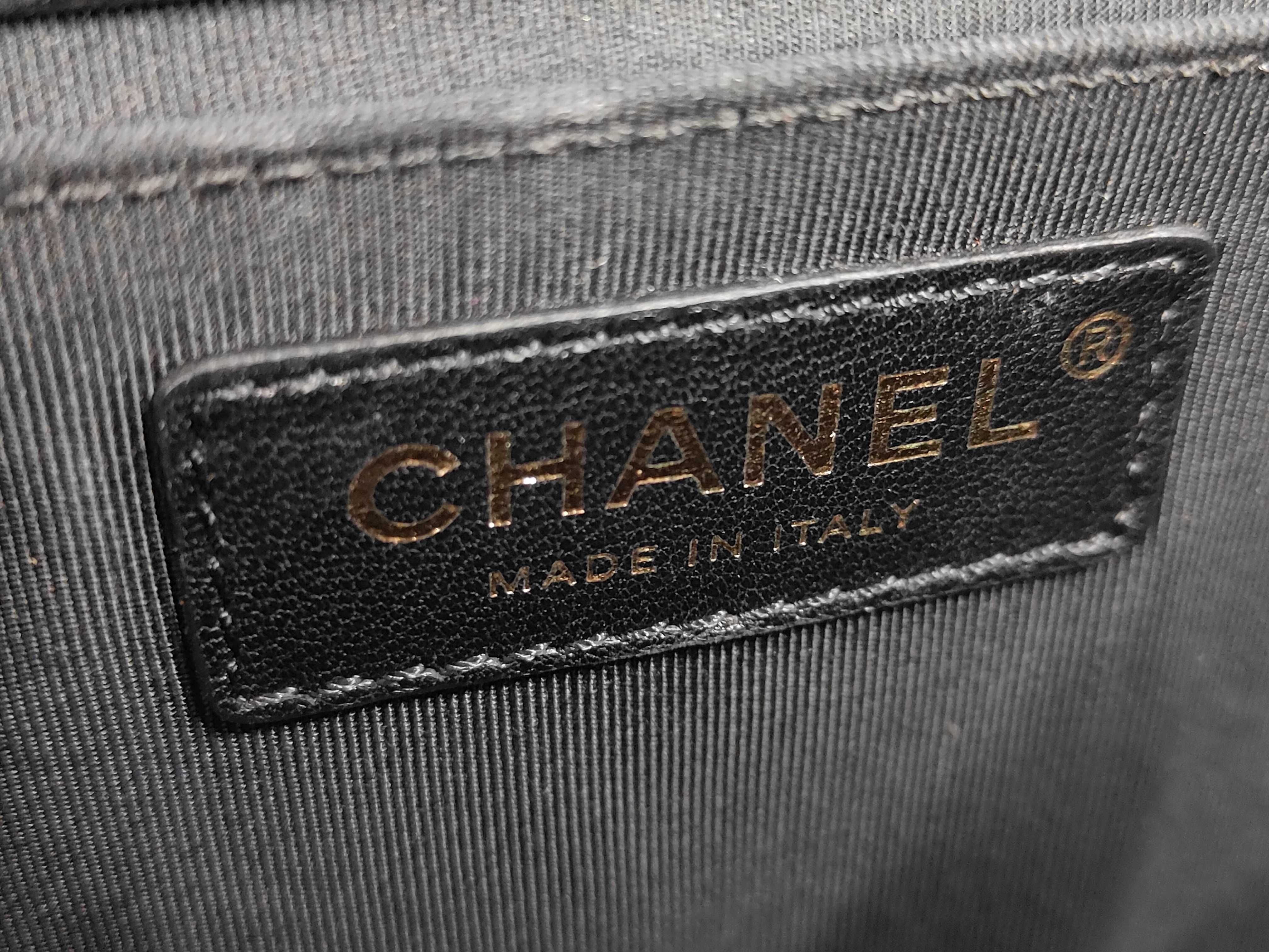 Boy Chanel 25 Lambskin Shoulder Bag — view 11