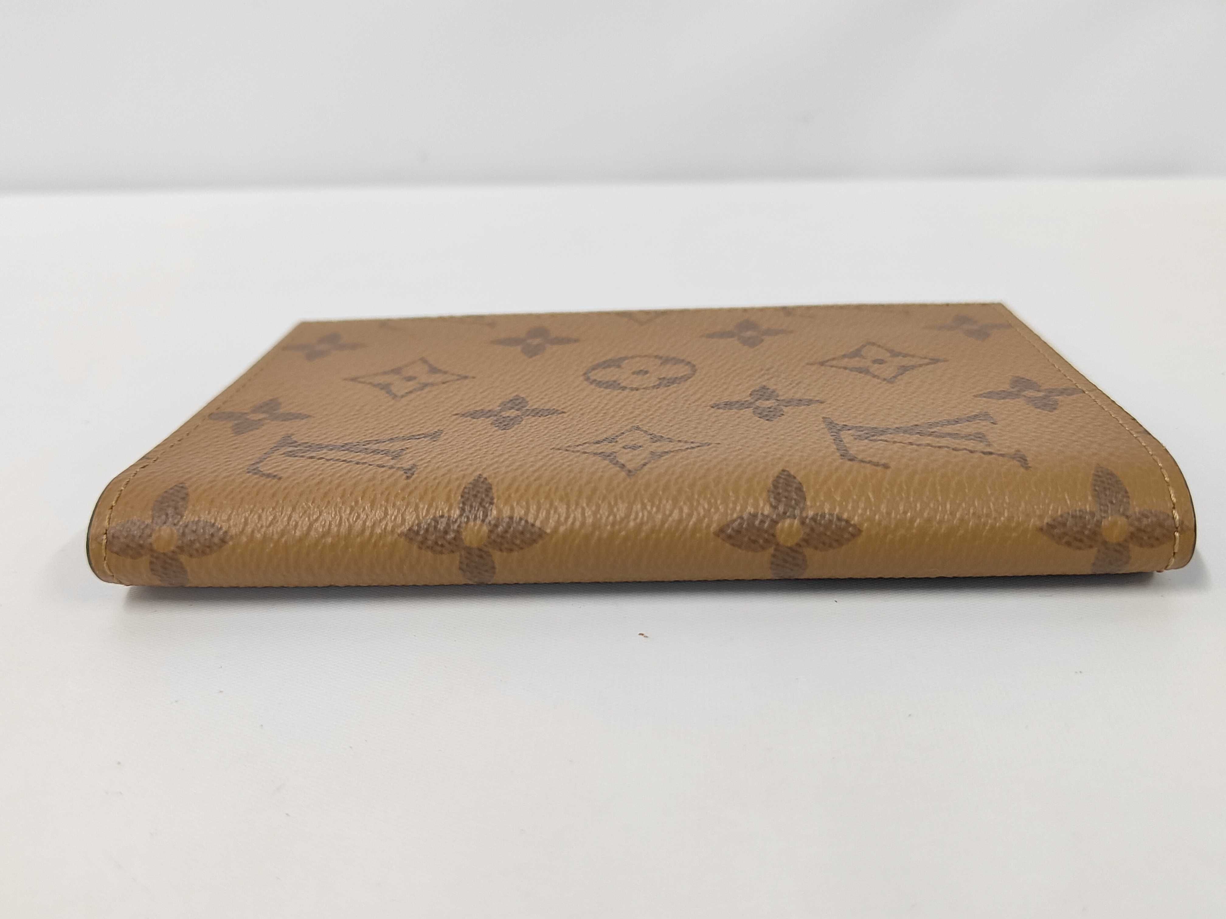 Couverture Passport M26571 Monogram Reverse Passport Case, Card Holder, Business Card Holder — view 4