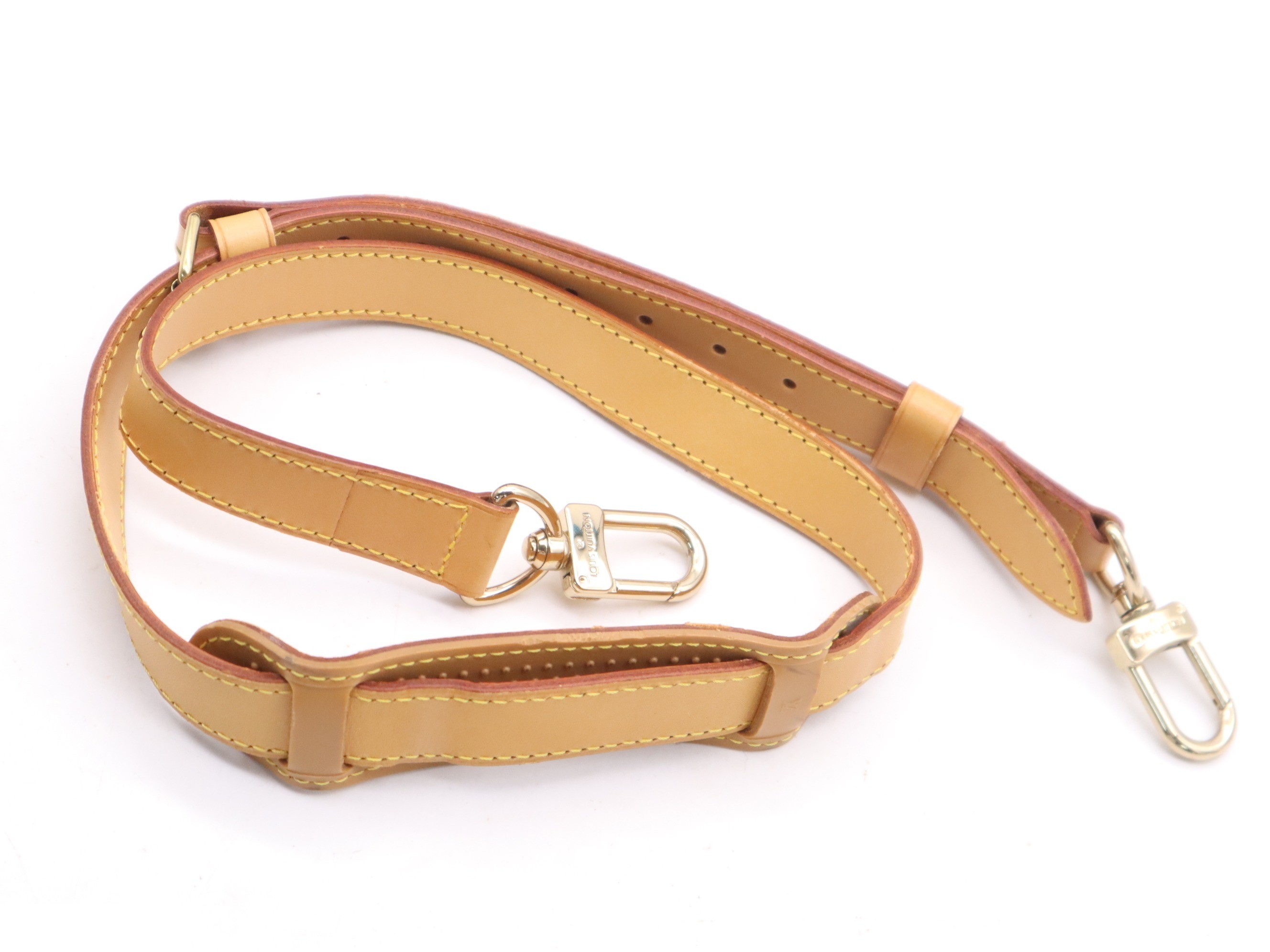Keepall Bandoulière 60 with shoulder strap, padlock, key, and name tag. — view 8