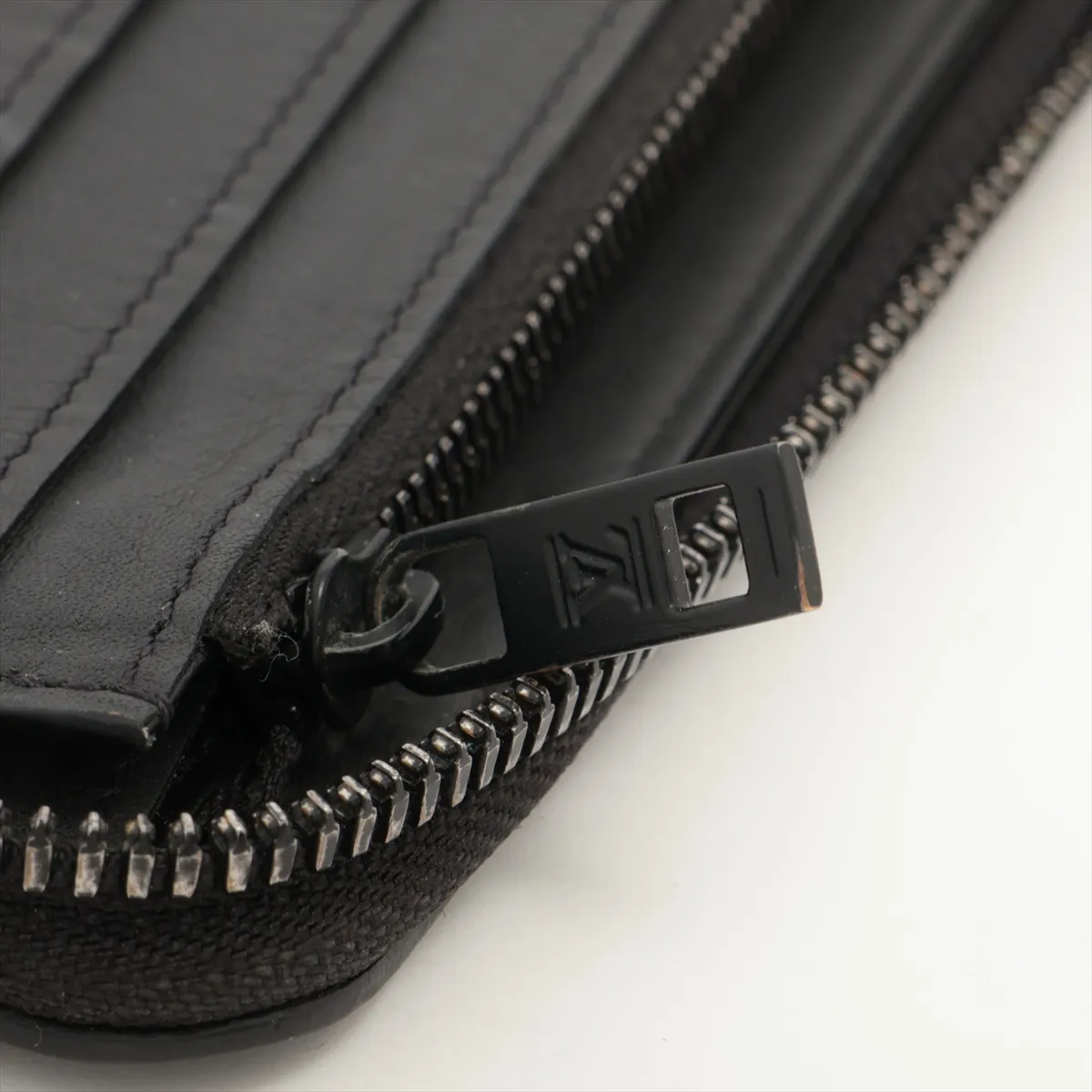 LV Aerogram Zippy Wallet Vertical M81743 Noir Round Zip Wallet — view 9