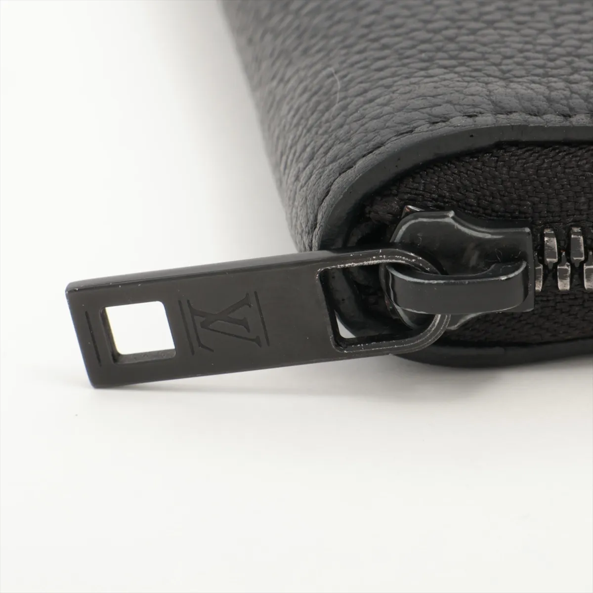 LV Aerogram Zippy Wallet Vertical M81743 Noir Round Zip Wallet — view 10
