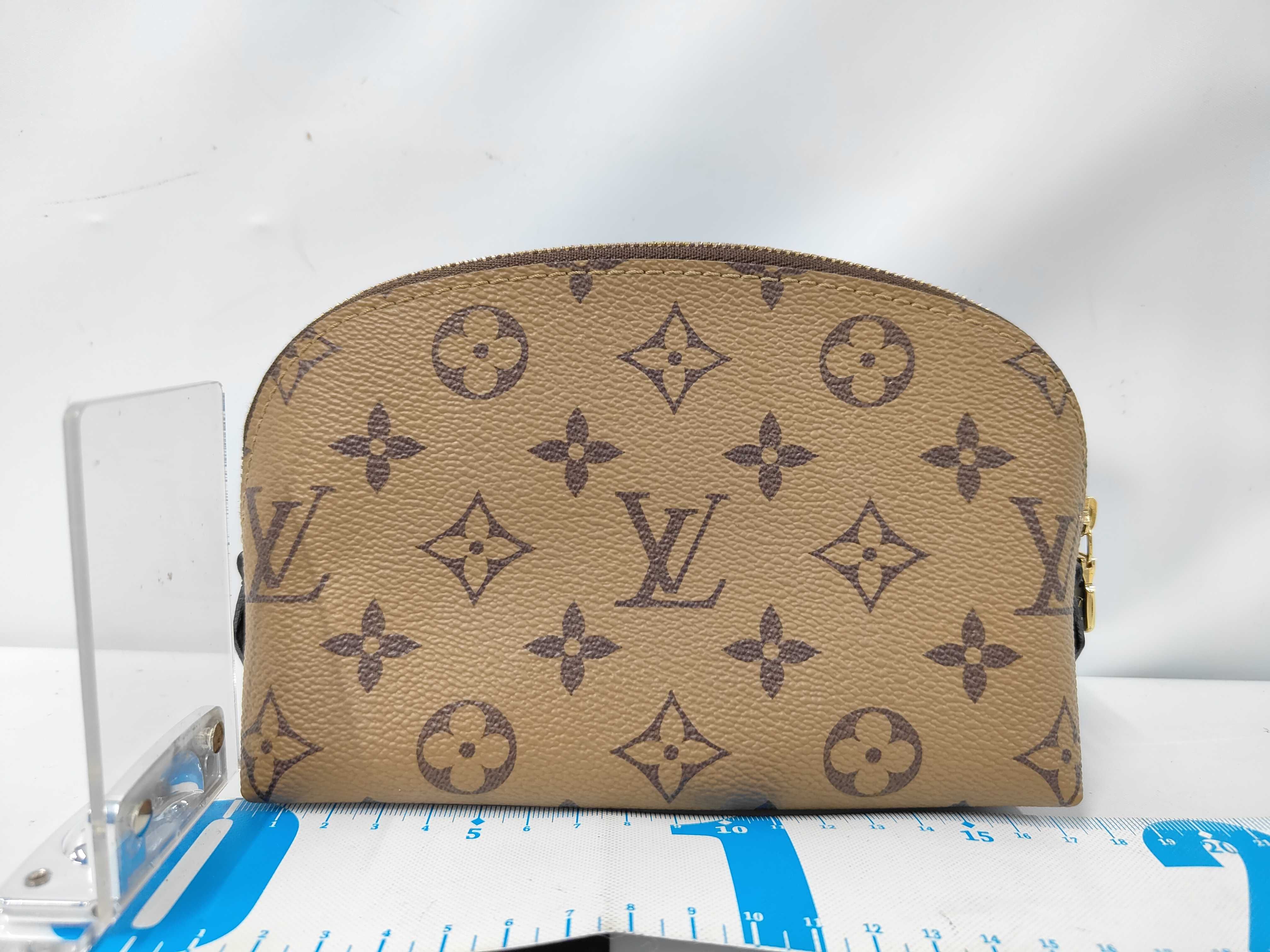 Giant Monogram Reverse Pochette Cosmetic PM M11249 Marron Pouch — view 2