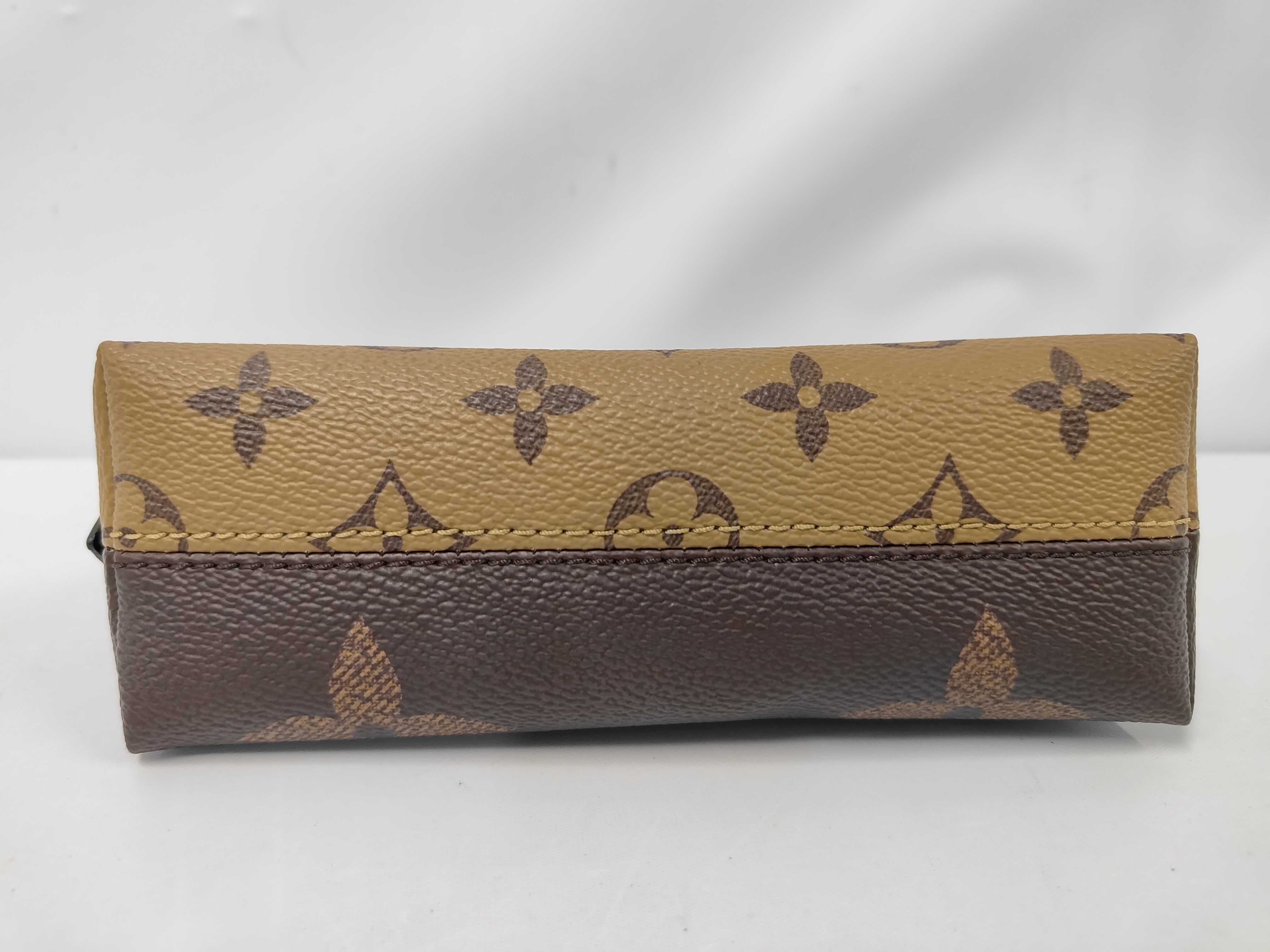 Giant Monogram Reverse Pochette Cosmetic PM M11249 Marron Pouch — view 3