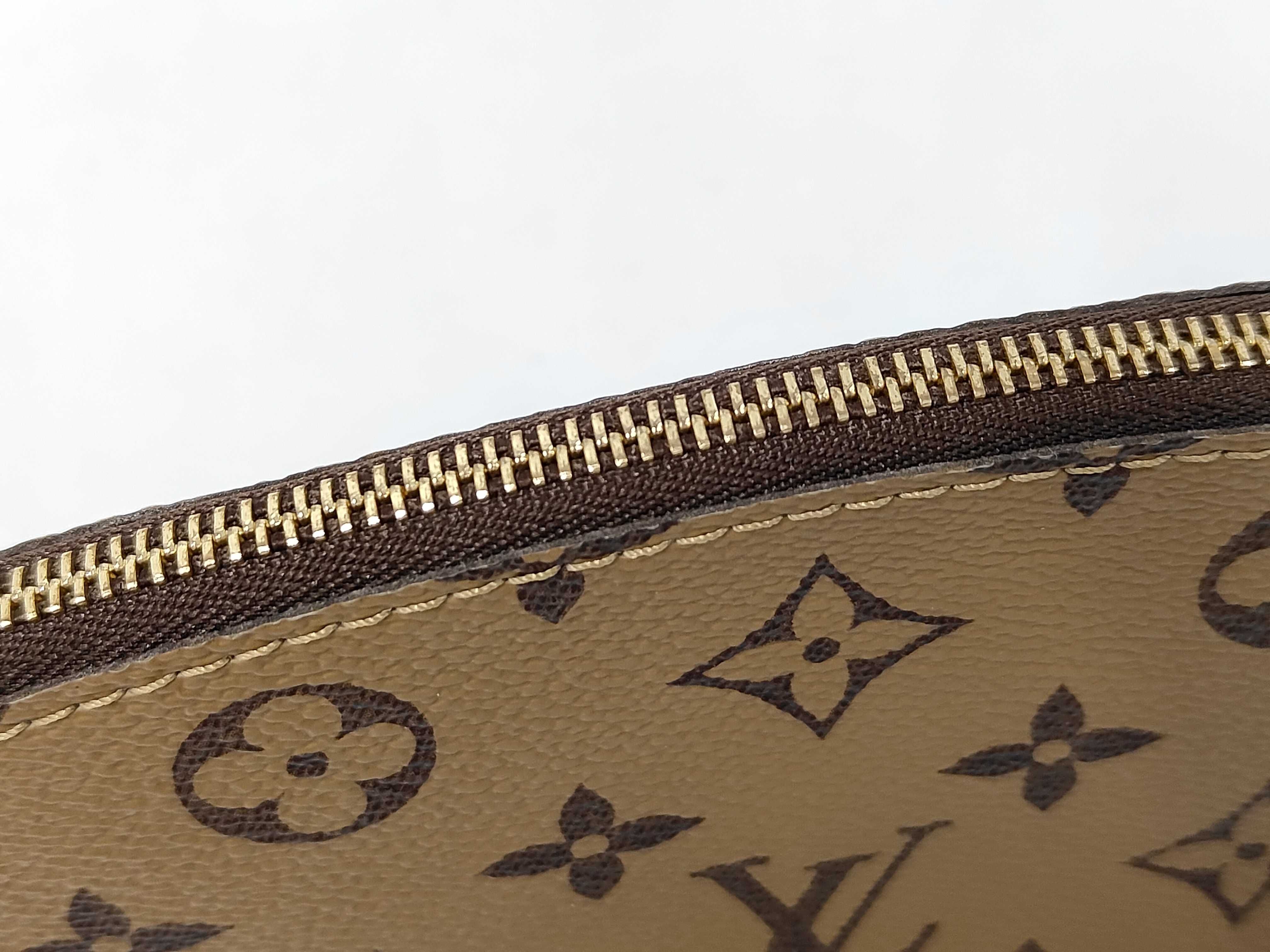 Giant Monogram Reverse Pochette Cosmetic PM M11249 Marron Pouch — view 6