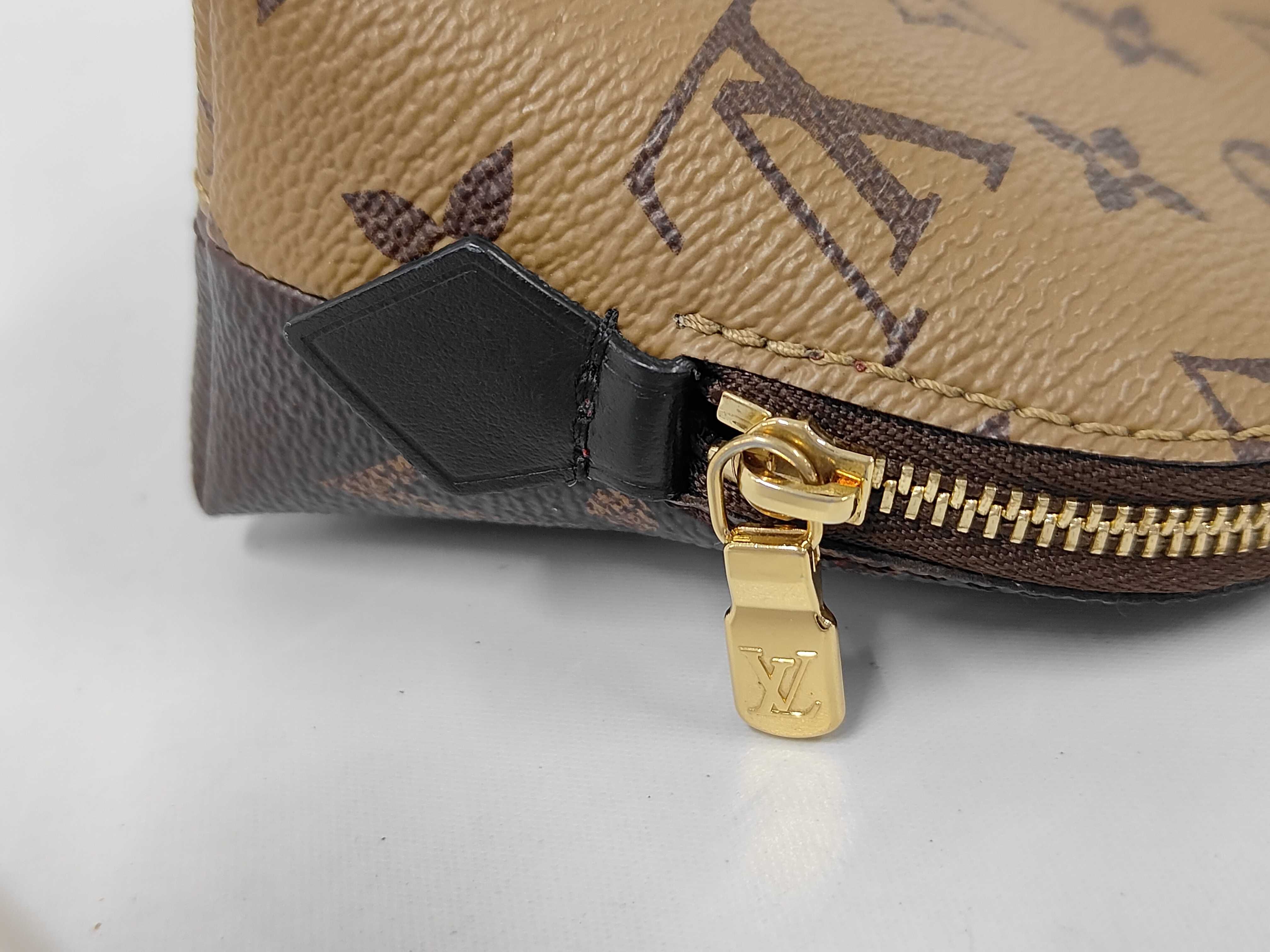Giant Monogram Reverse Pochette Cosmetic PM M11249 Marron Pouch — view 7