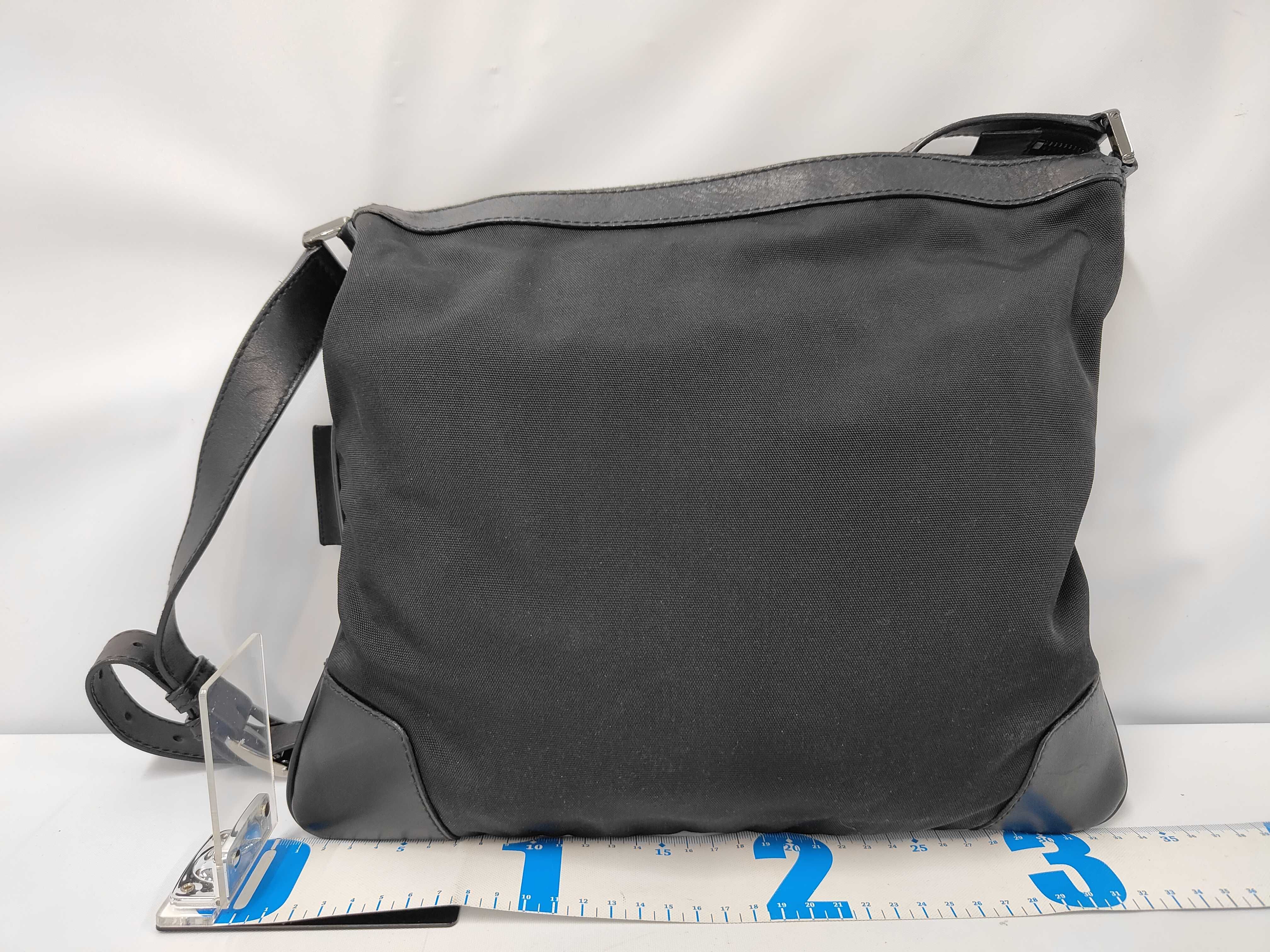 logo plate shoulder bag, nylon x leather, black, 148476. — view 2